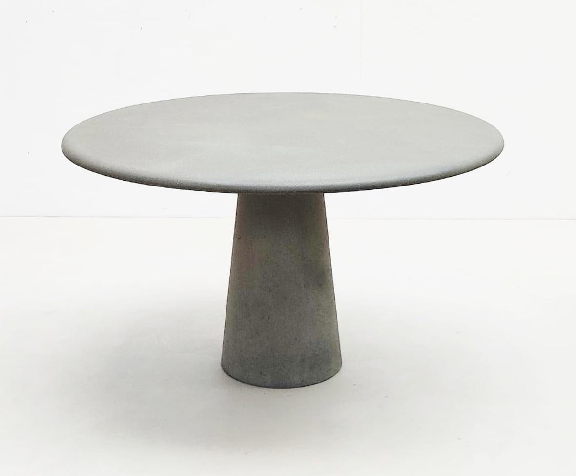 Mid-Century Round Concrete Dining Table in Style of Angelo Mangiarotti, 1970s In Good Condition In Brussels, BE