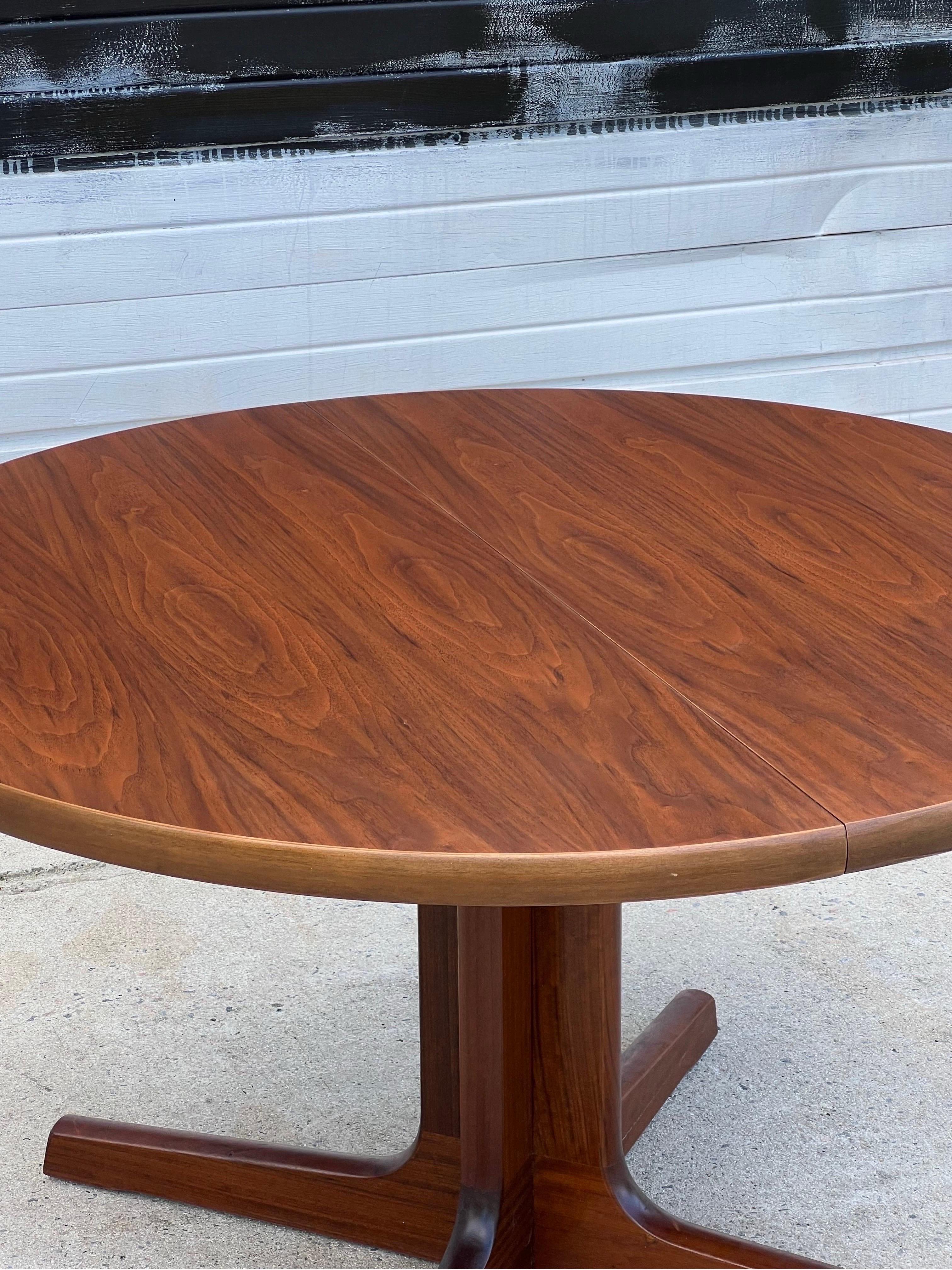 Mid-Century Modern Mid-Century Round Danish Pedestal Dining Table