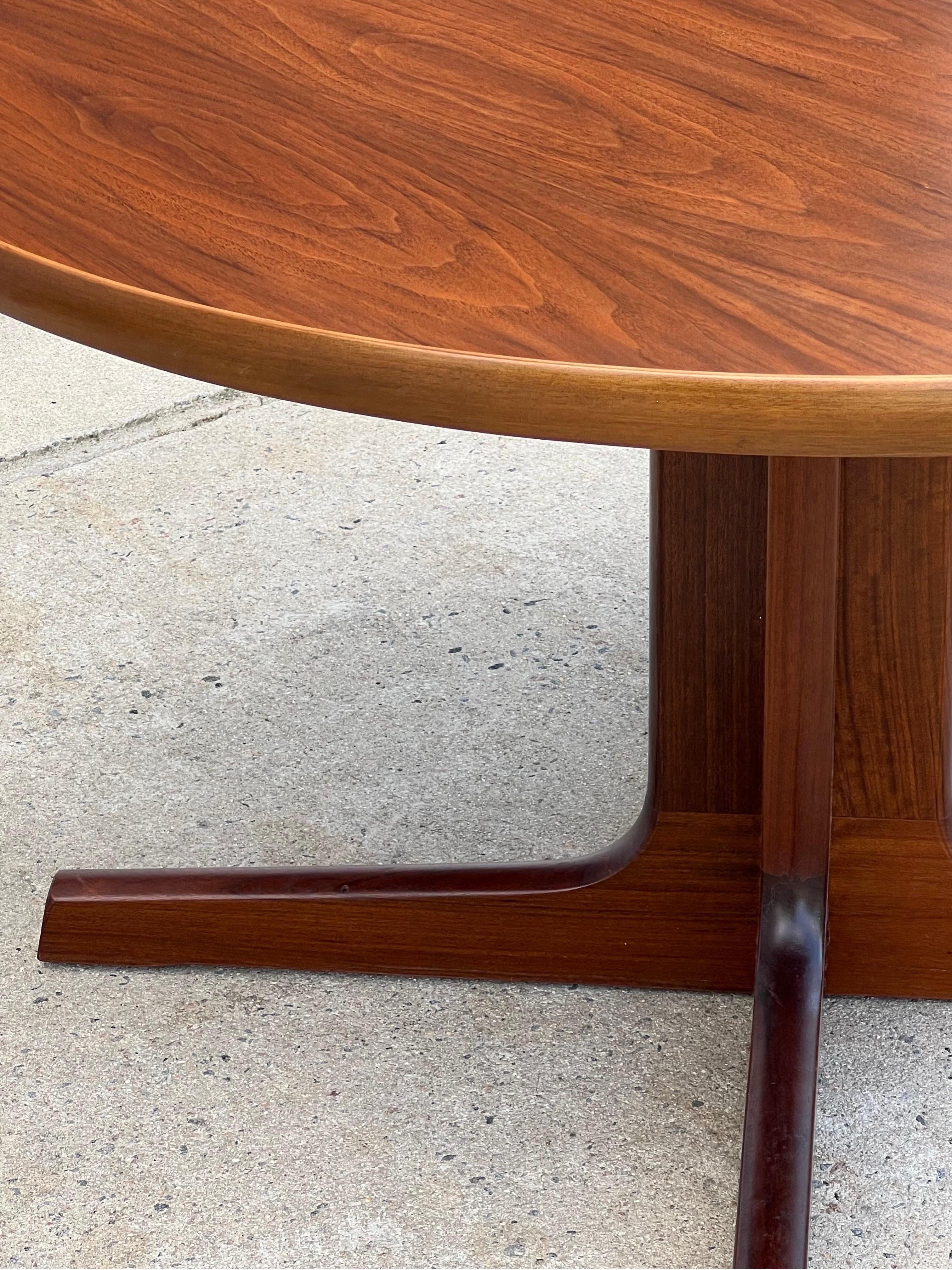 Wood Mid-Century Round Danish Pedestal Dining Table