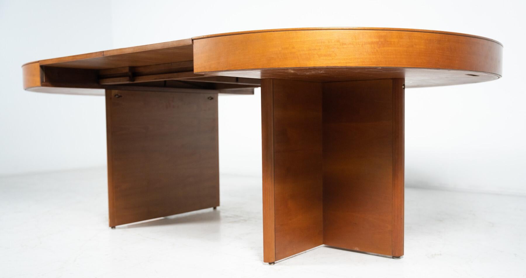 Late 20th Century Mid-Century Round Dining Table by Tito Agnoli for Molteni, 1970s