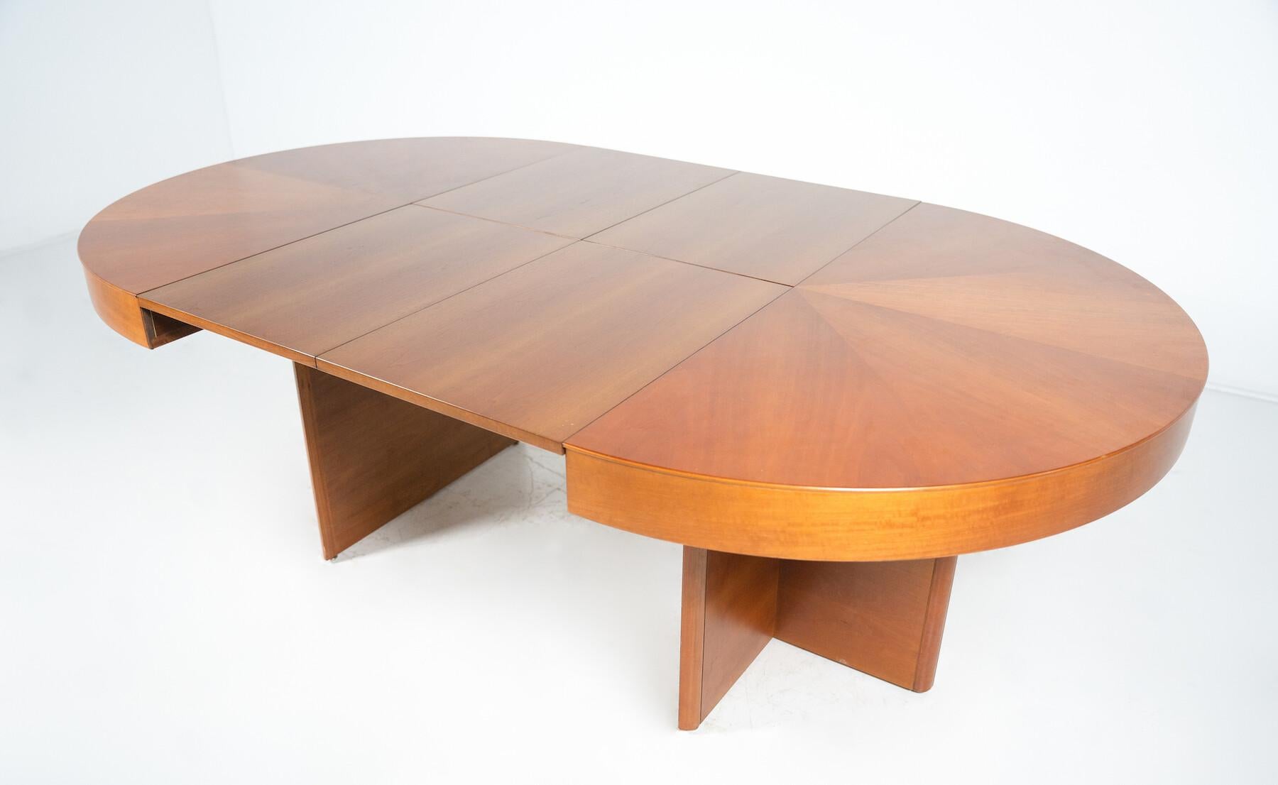Mid-Century Round Dining Table by Tito Agnoli for Molteni, 1970s 2