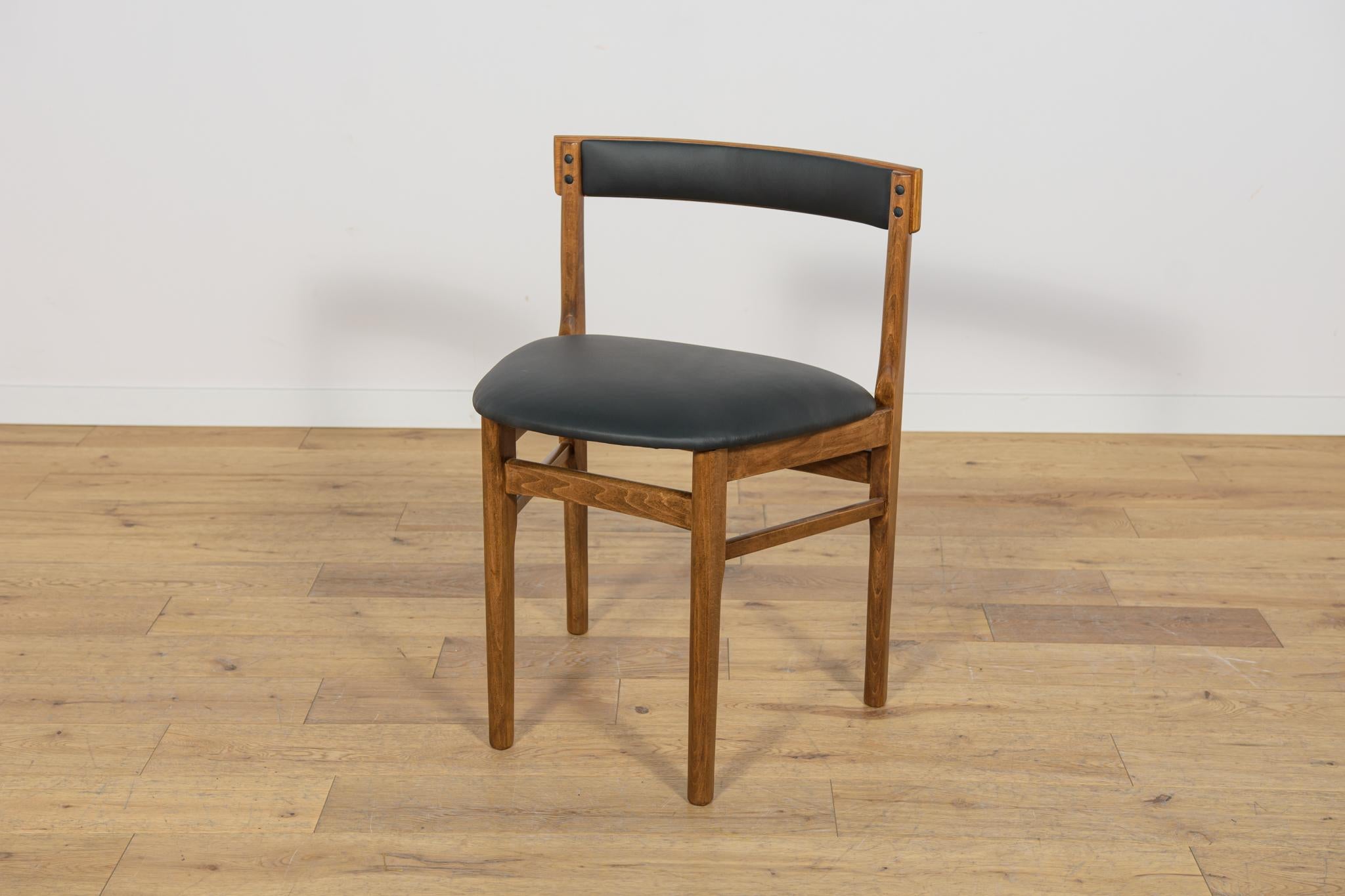 Mid-Century Round Extendable Dining Table and Chairs from McIntosh, 1960s. For Sale 9