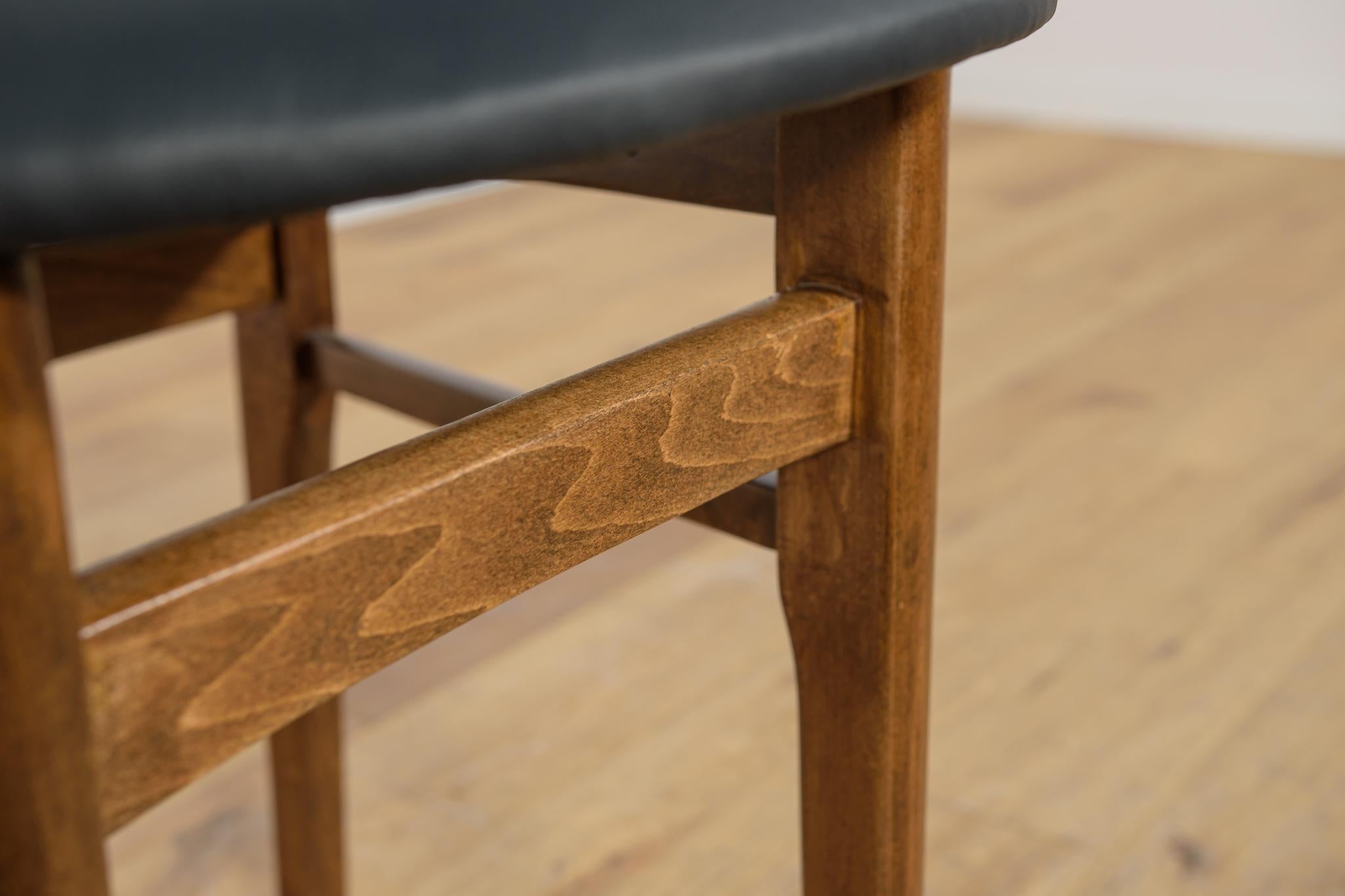 Mid-Century Round Extendable Dining Table and Chairs from McIntosh, 1960s. For Sale 11