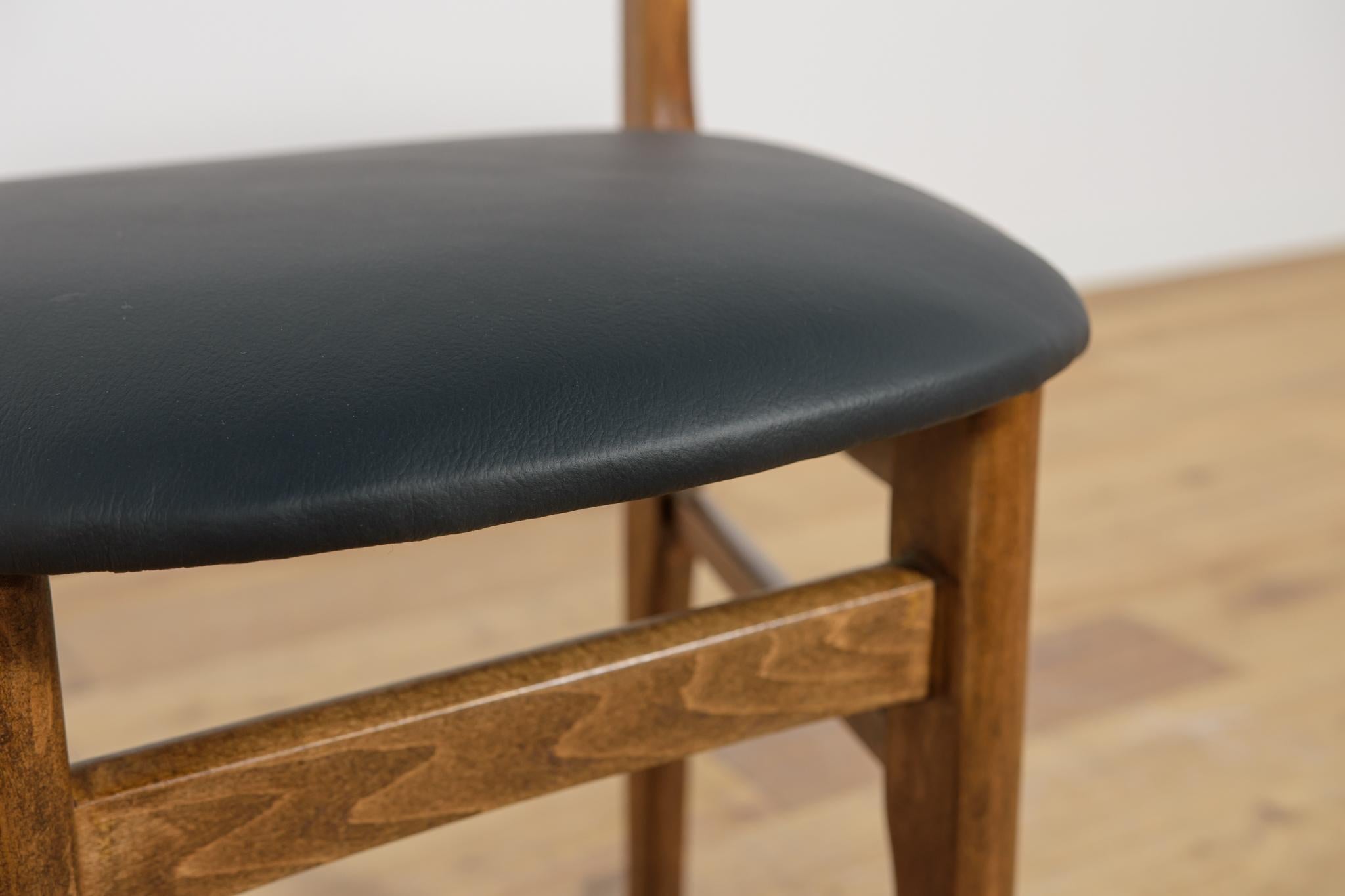 Mid-Century Round Extendable Dining Table and Chairs from McIntosh, 1960s. For Sale 12