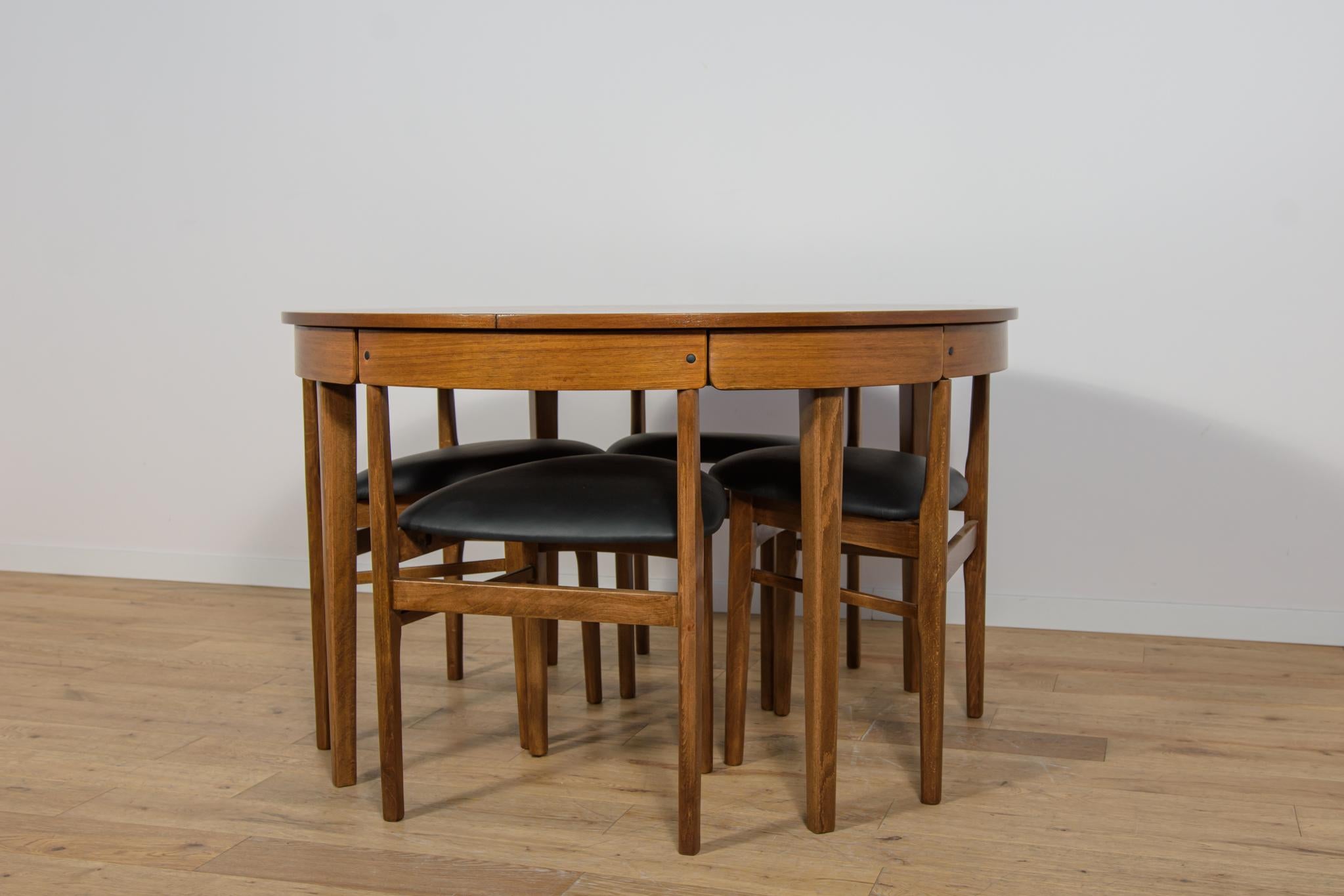 Mid-Century Modern Mid-Century Round Extendable Dining Table and Chairs from McIntosh, 1960s. For Sale