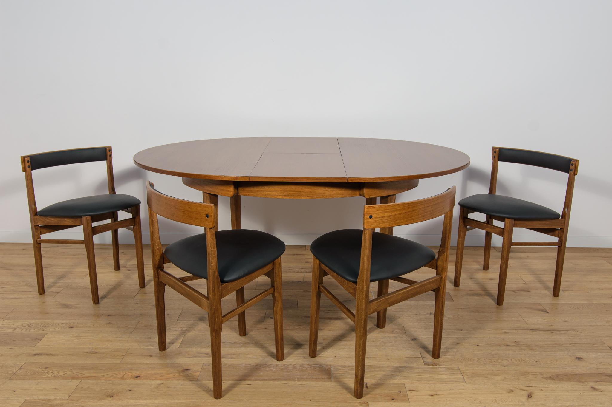 Woodwork Mid-Century Round Extendable Dining Table and Chairs from McIntosh, 1960s. For Sale