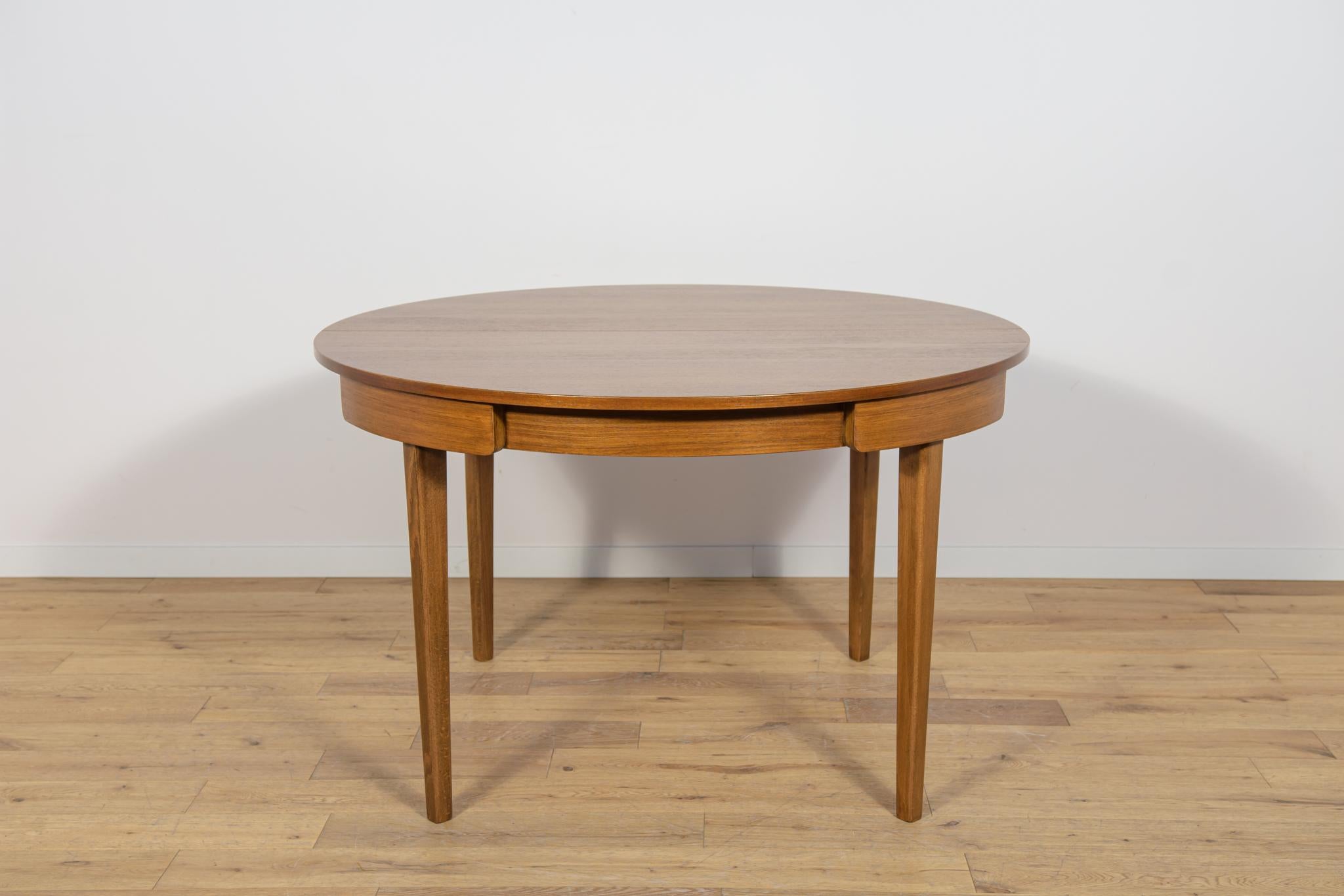 Mid-20th Century Mid-Century Round Extendable Dining Table and Chairs from McIntosh, 1960s. For Sale