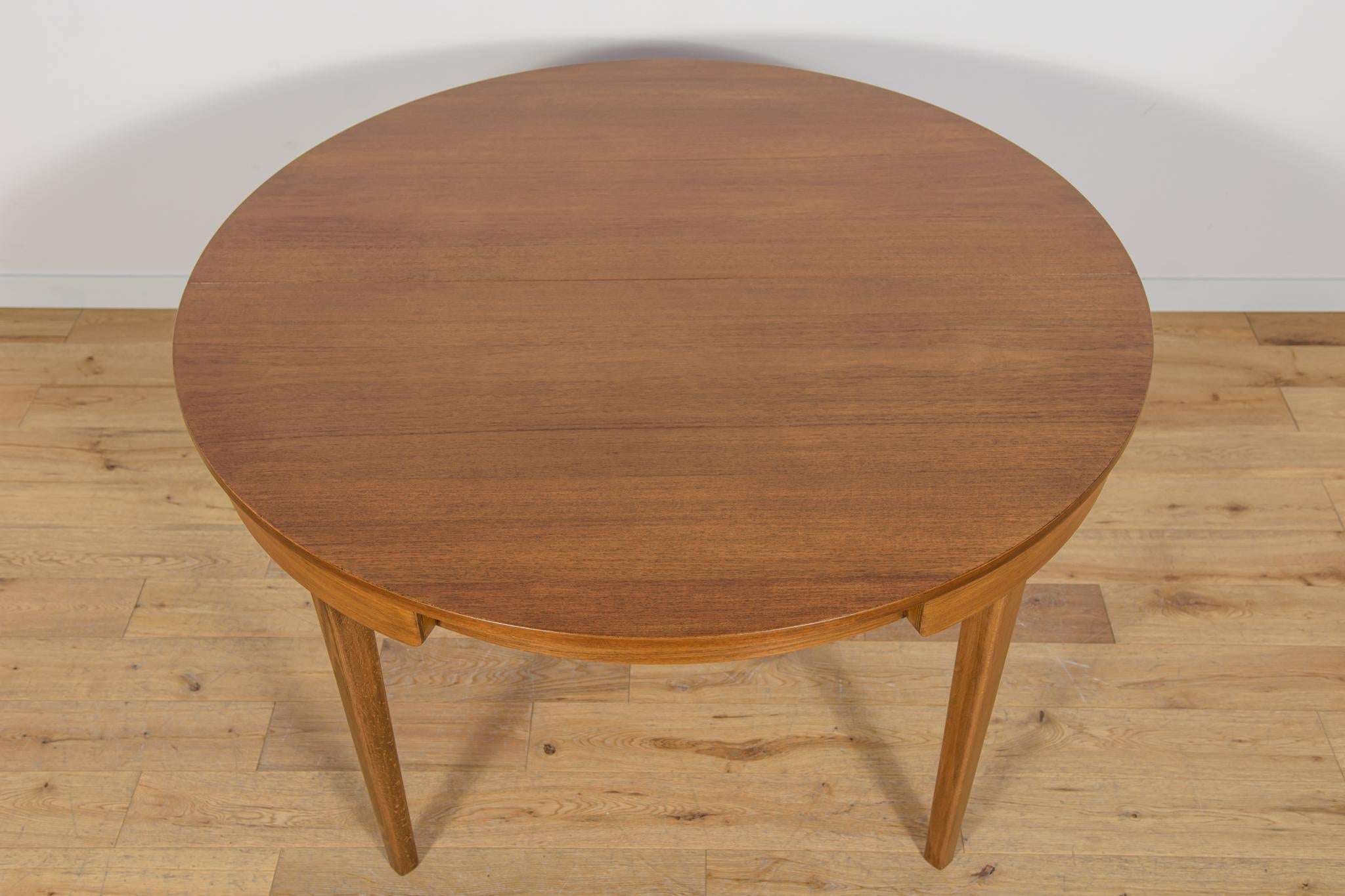 Leather Mid-Century Round Extendable Dining Table and Chairs from McIntosh, 1960s. For Sale