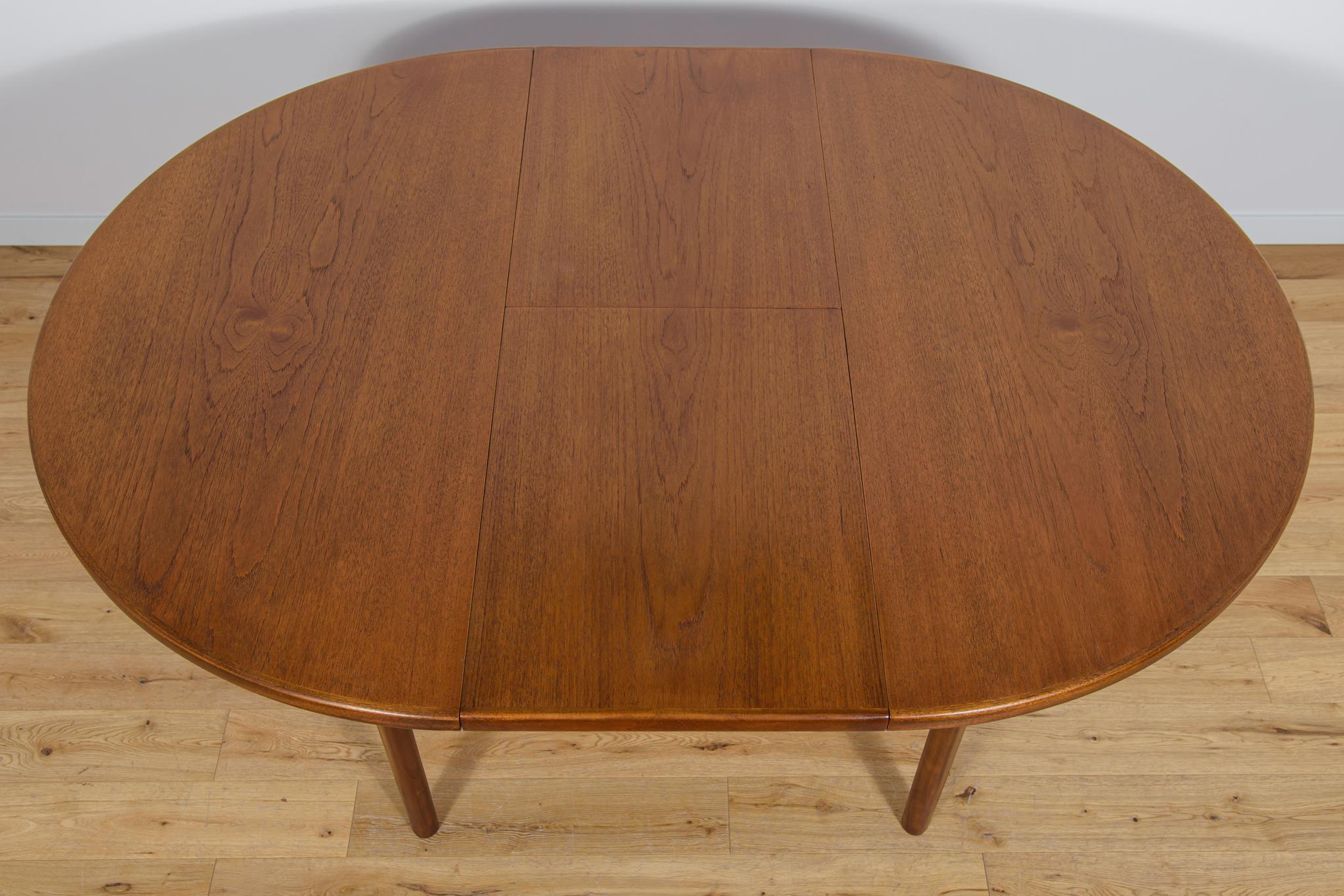 Mid-20th Century  Mid-Century Round Extendable Dining Table from McIntosh, 1960s For Sale