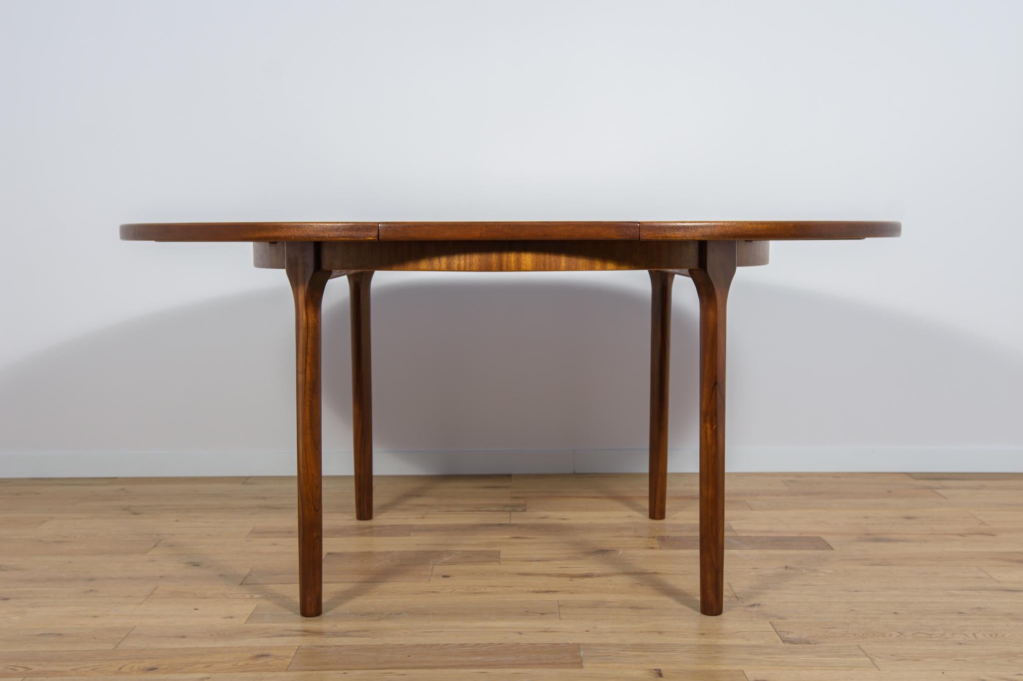 Teak  Mid-Century Round Extendable Dining Table from McIntosh, 1960s For Sale