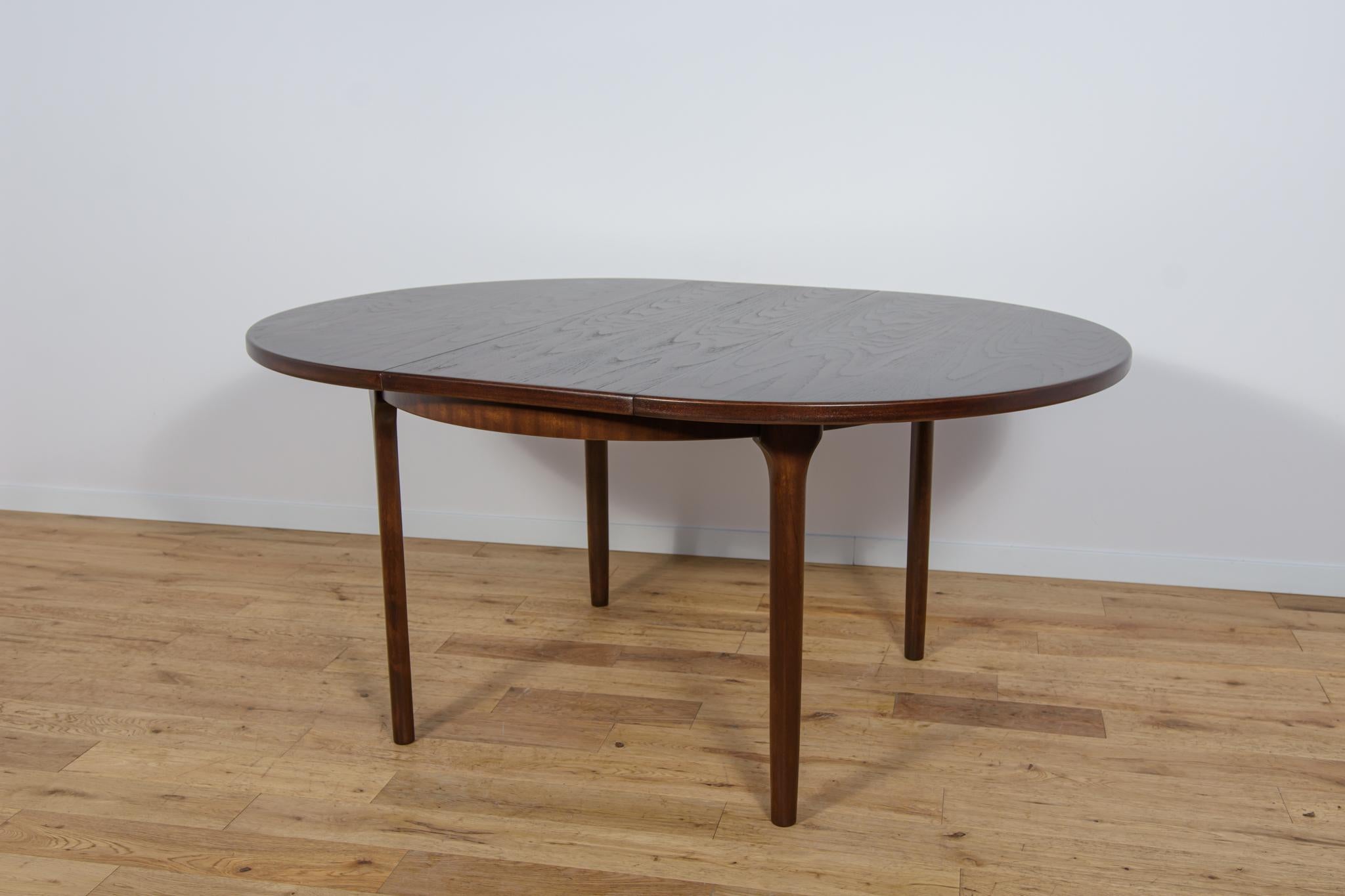 Mid-Century Round Extendable Dining Table from McIntosh, Great Britain, 1960s For Sale 2