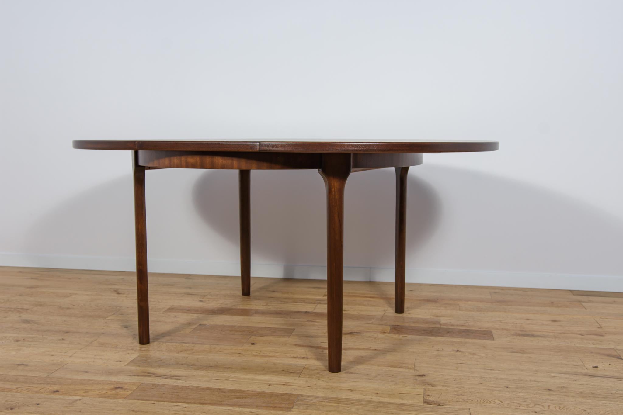 Mid-Century Round Extendable Dining Table from McIntosh, Great Britain, 1960s For Sale 3
