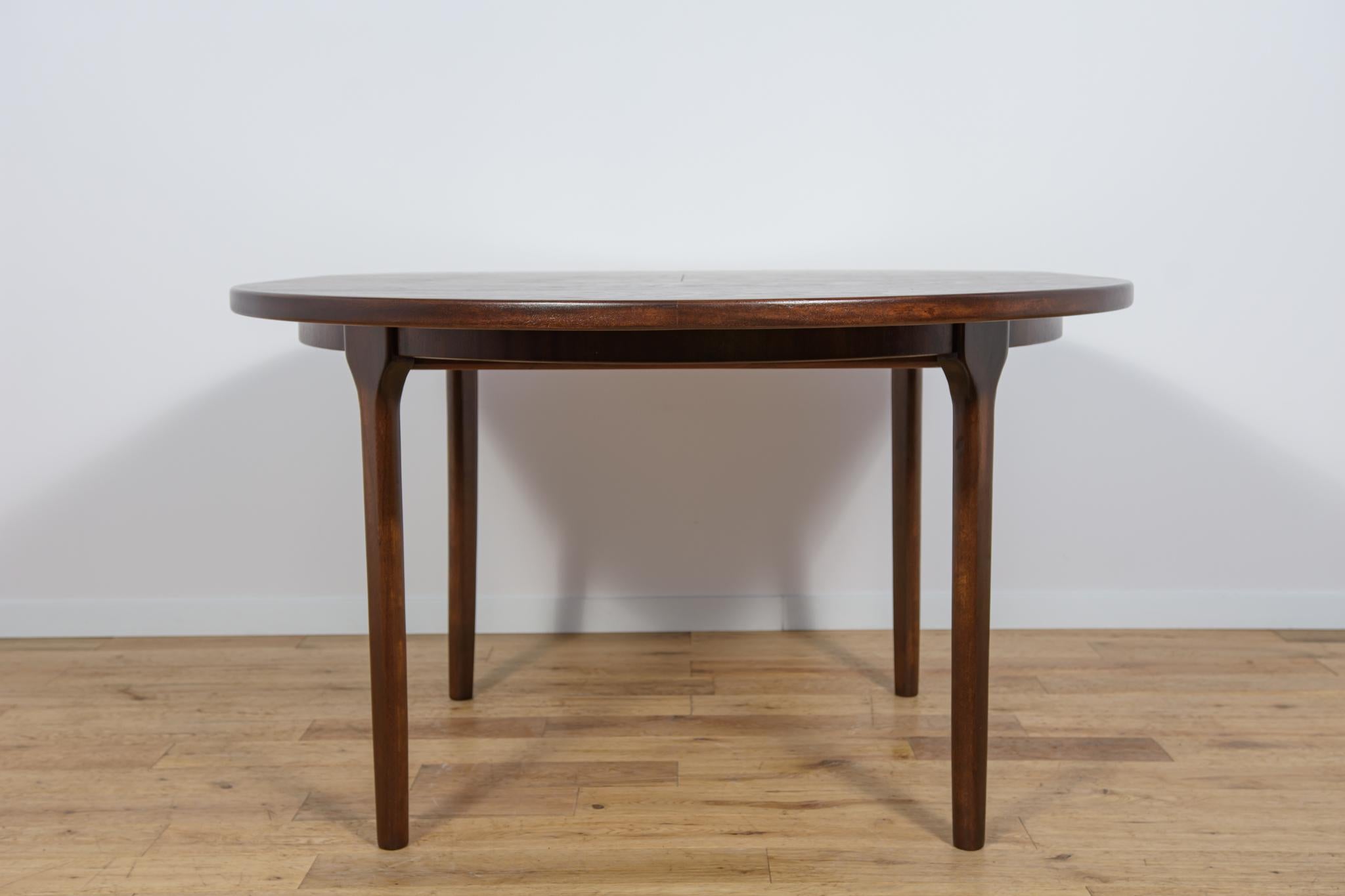 Mid-Century Round Extendable Dining Table from McIntosh, Great Britain, 1960s For Sale 5