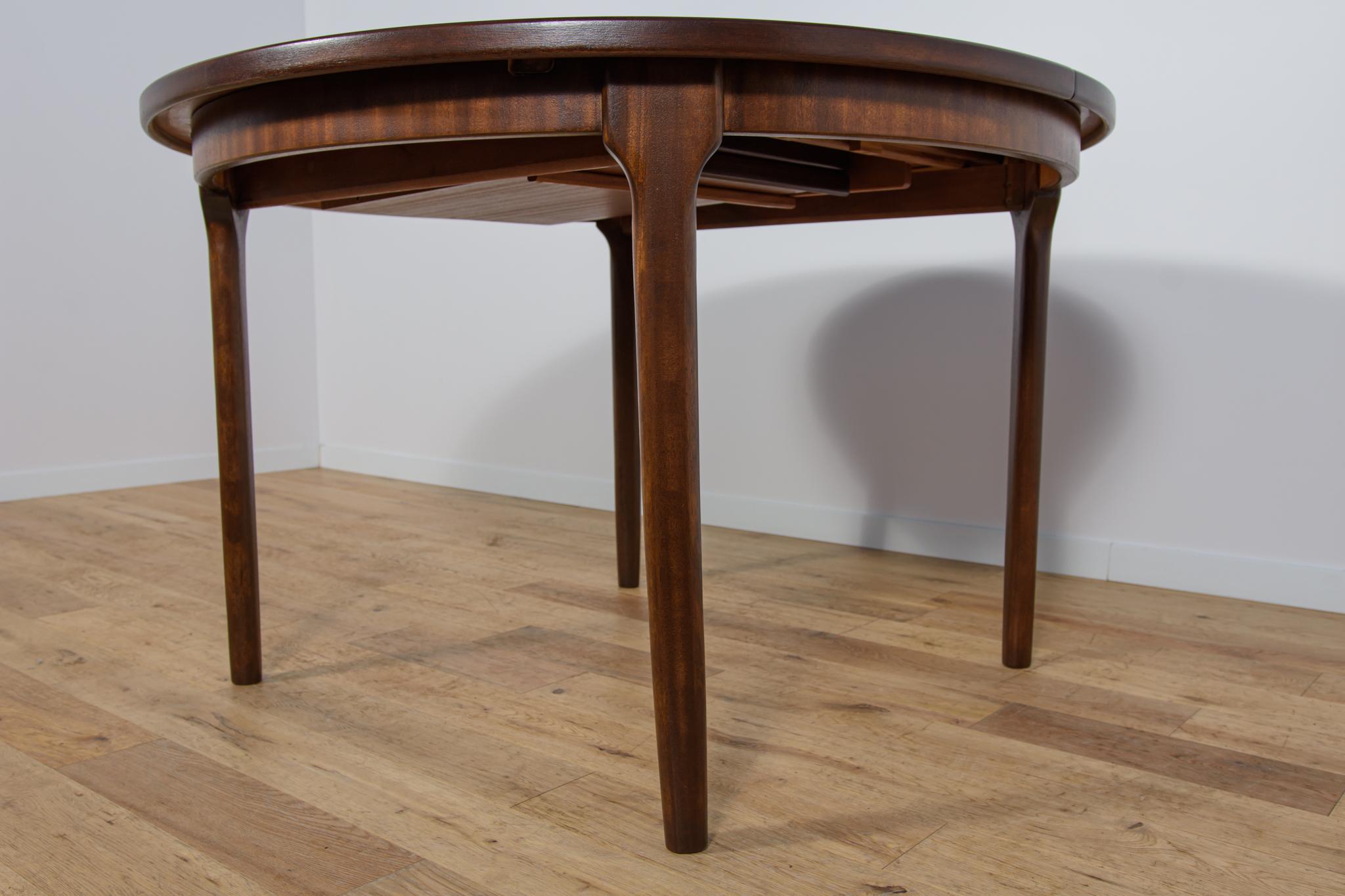 Mid-Century Round Extendable Dining Table from McIntosh, Great Britain, 1960s For Sale 6
