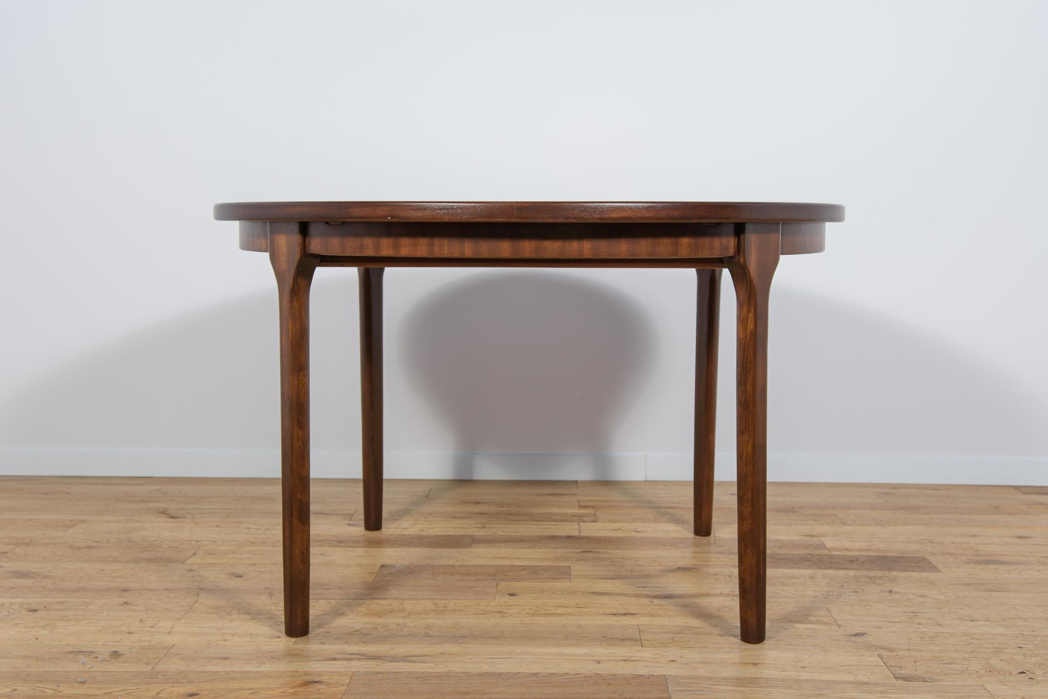 Mid-Century Modern Mid-Century Round Extendable Dining Table from McIntosh, Great Britain, 1960s For Sale