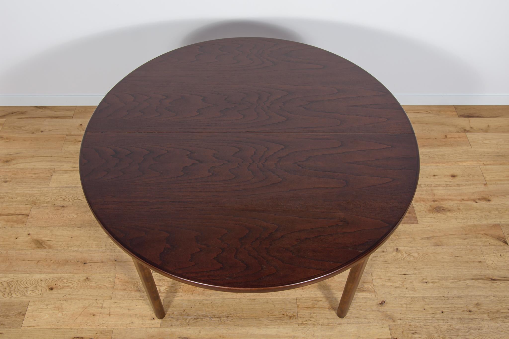 British Mid-Century Round Extendable Dining Table from McIntosh, Great Britain, 1960s For Sale
