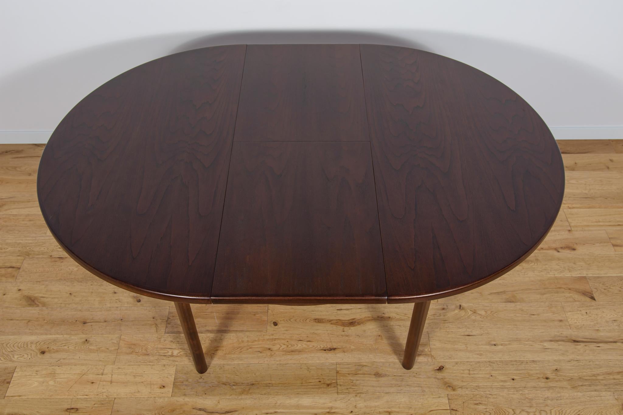 Mid-Century Round Extendable Dining Table from McIntosh, Great Britain, 1960s For Sale 1