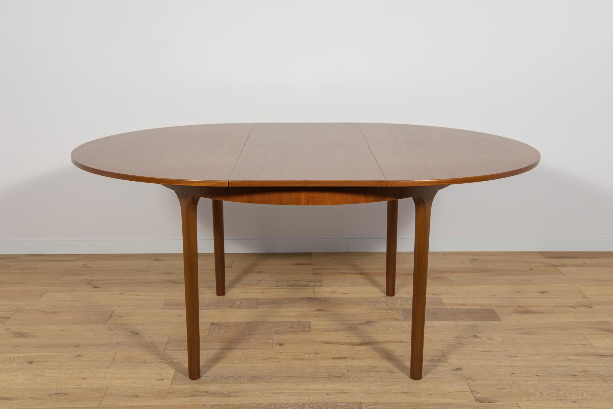 Mesa de comedor redonda extensible de mediados de siglo de McIntosh, Reino Unido, años 60 en venta 2