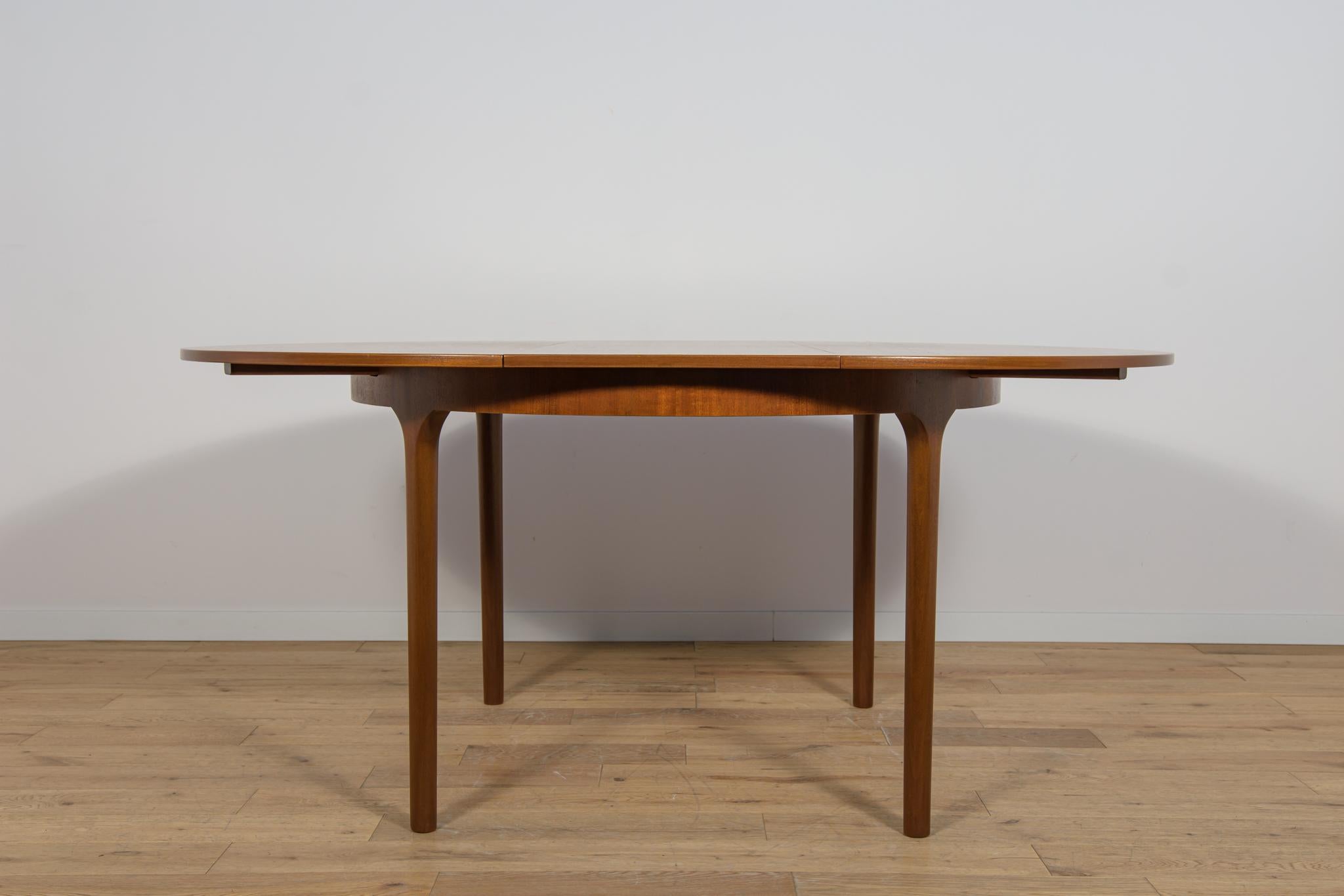 Mesa de comedor redonda extensible de mediados de siglo de McIntosh, Reino Unido, años 60 en venta 3