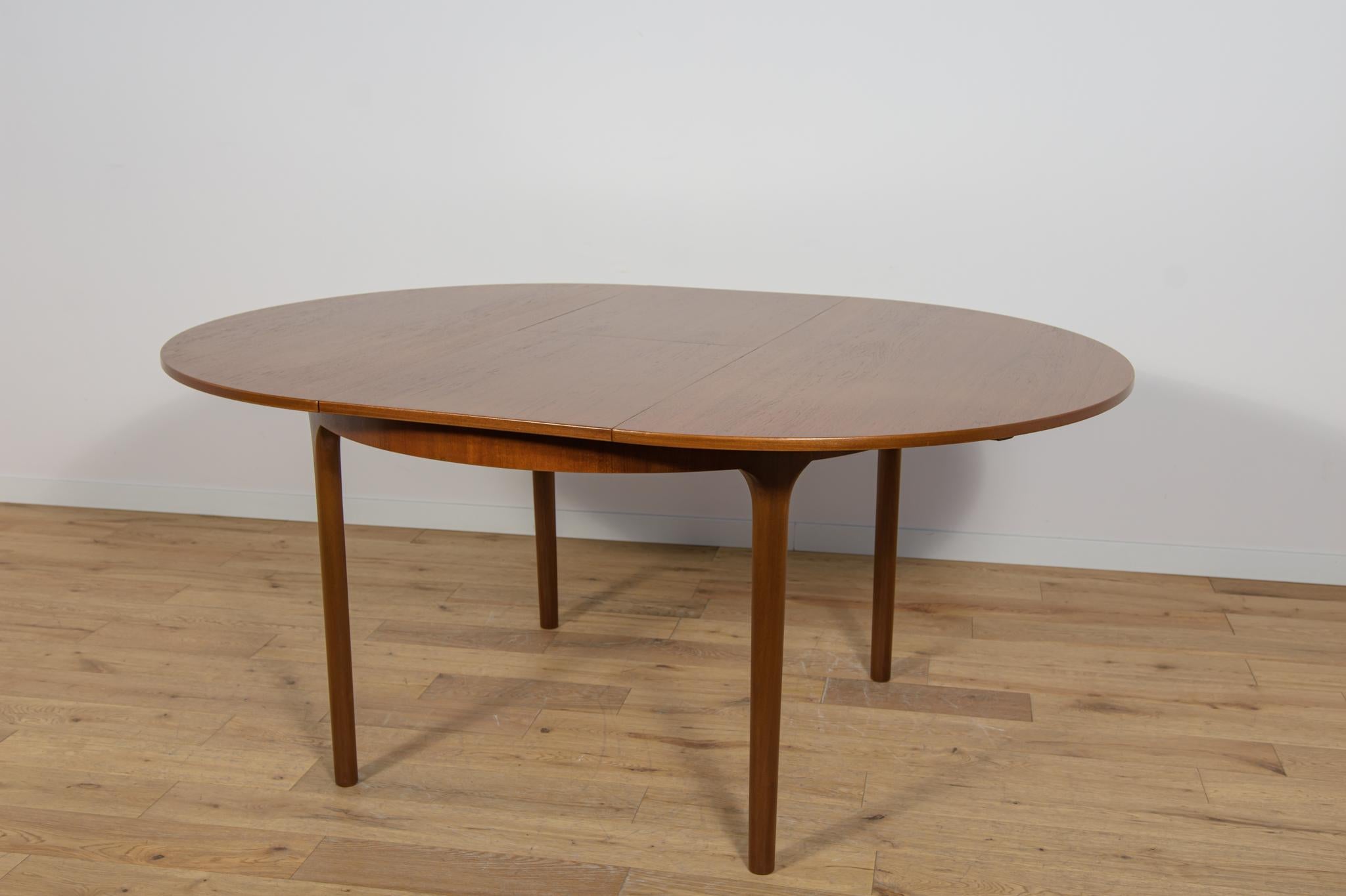 Mesa de comedor redonda extensible de mediados de siglo de McIntosh, Reino Unido, años 60 en venta 5