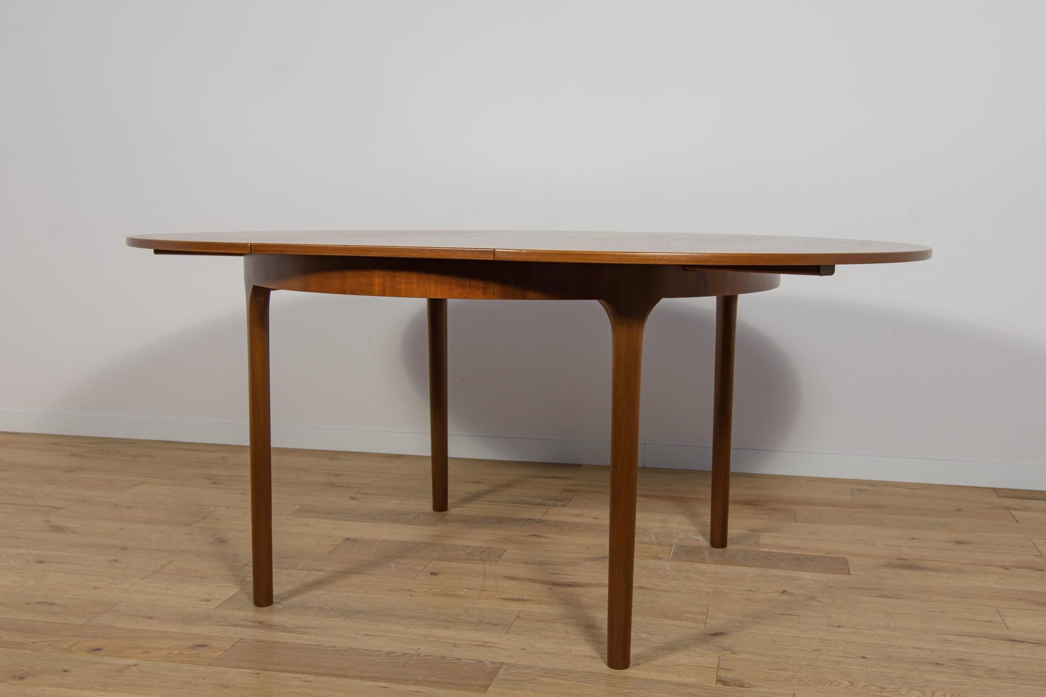 Mesa de comedor redonda extensible de mediados de siglo de McIntosh, Reino Unido, años 60 en venta 6