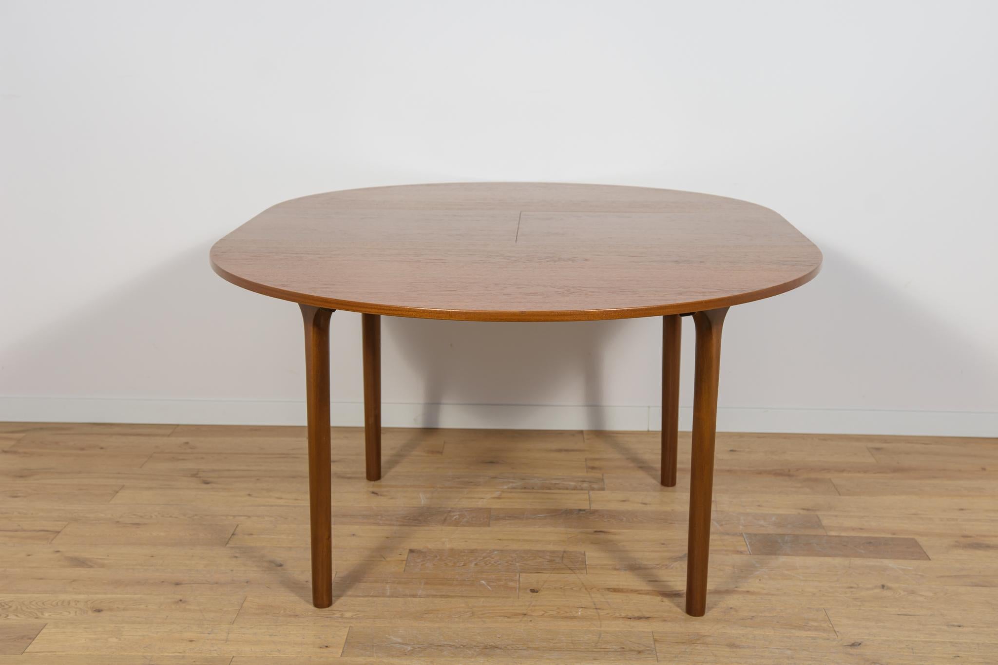 Mesa de comedor redonda extensible de mediados de siglo de McIntosh, Reino Unido, años 60 en venta 7