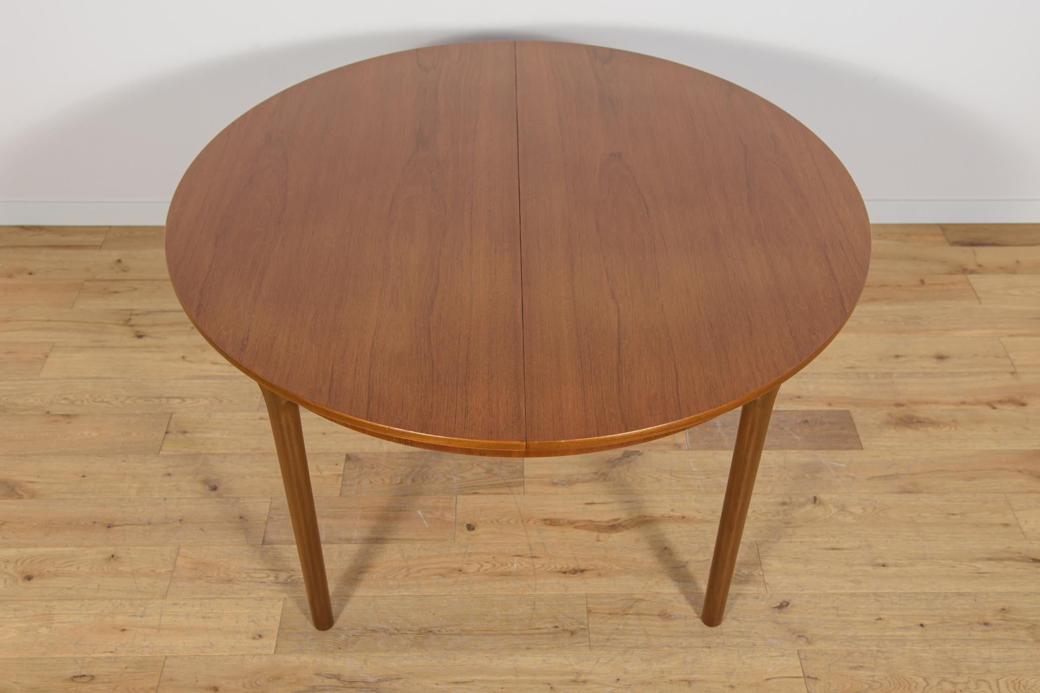 Mesa de comedor redonda extensible de mediados de siglo de McIntosh, Reino Unido, años 60 Británico en venta