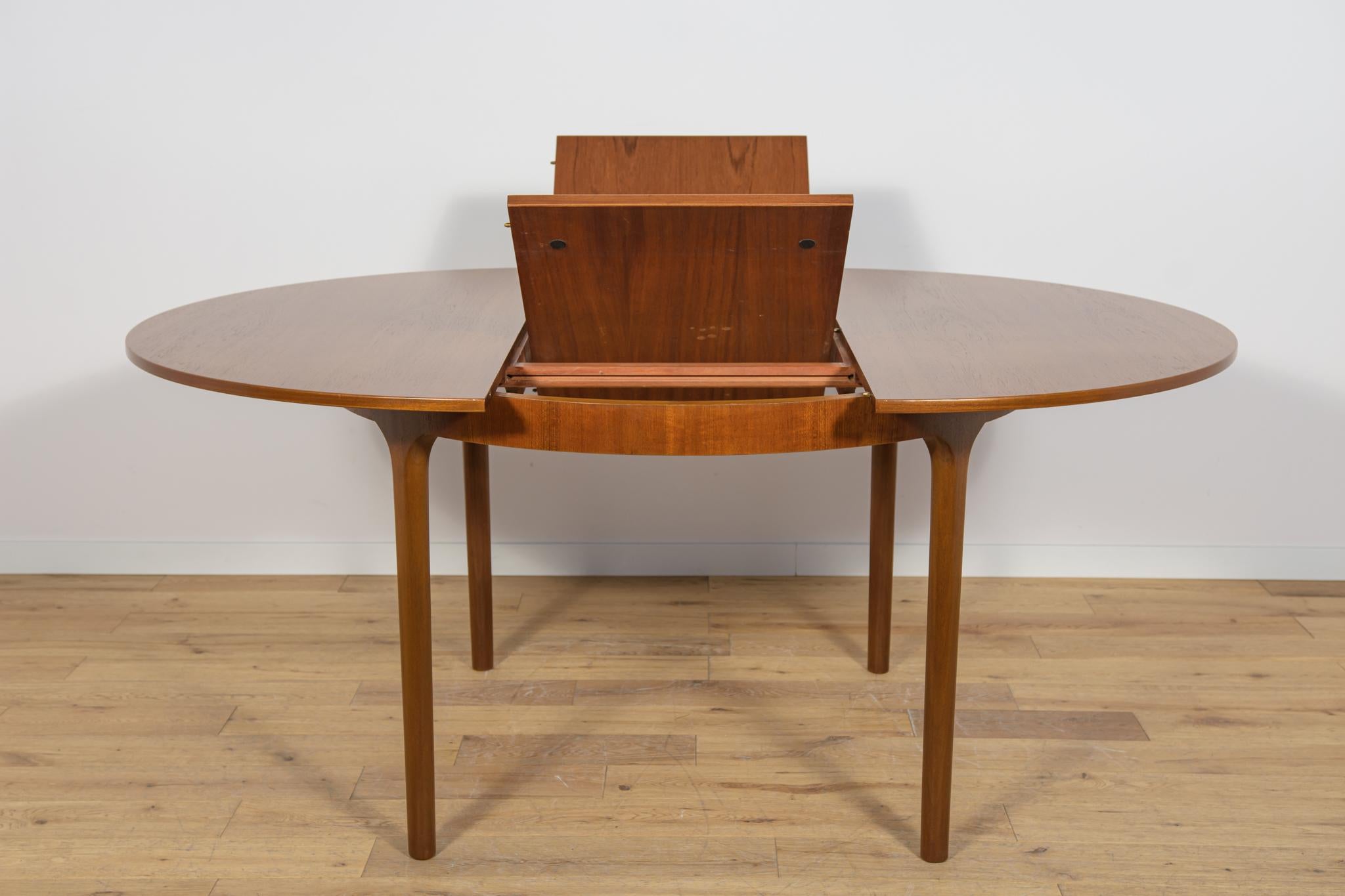 Mesa de comedor redonda extensible de mediados de siglo de McIntosh, Reino Unido, años 60 en venta 1