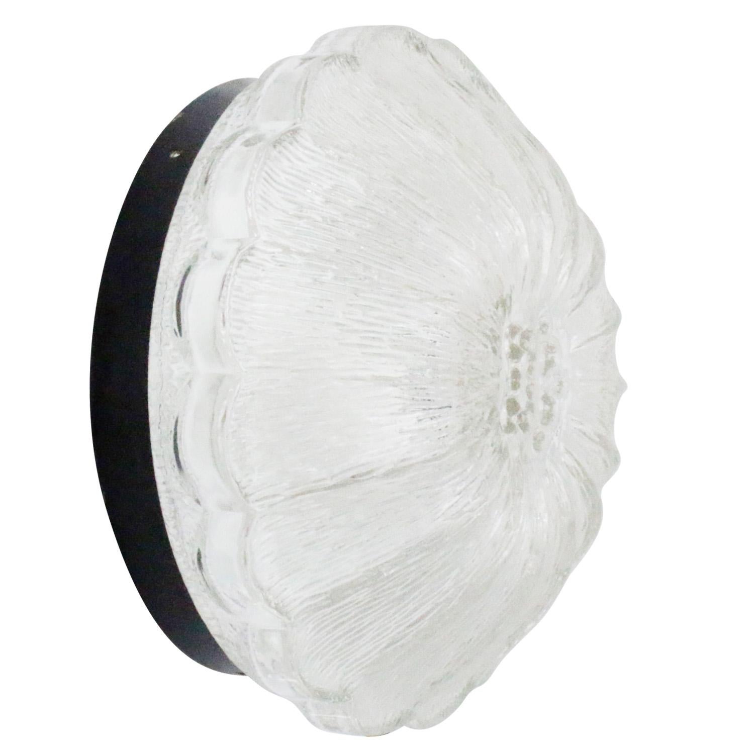 Lampada da parete o da soffitto del Mid-Century.
Base in metallo con vetro trasparente.

1960-1970

Peso: 1,50 kg / 3,3 lb

Prezzo per singolo articolo. Tutte le lampade sono state rese idonee dagli standard internazionali per le lampadine a
