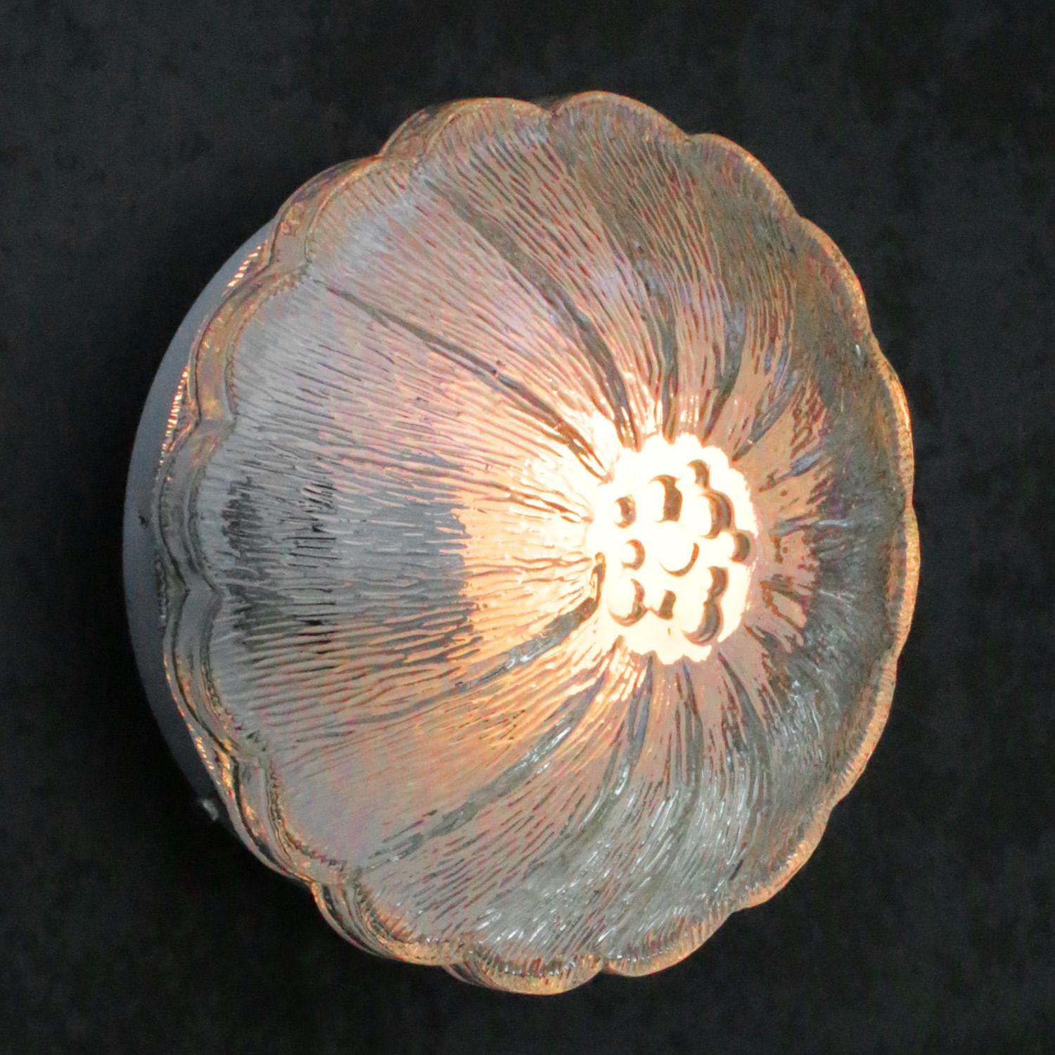 Mid-Century moderno Lampada a incasso in vetro trasparente a forma di fiore di metà secolo in vendita