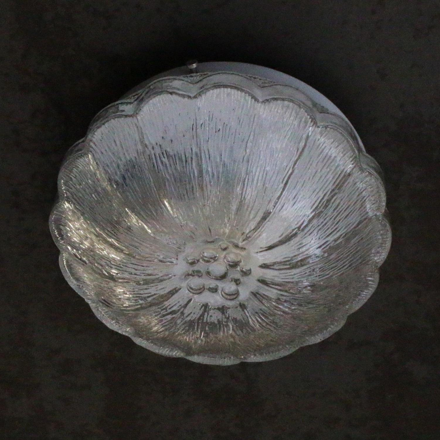 Tedesco Lampada a incasso in vetro trasparente a forma di fiore di metà secolo in vendita