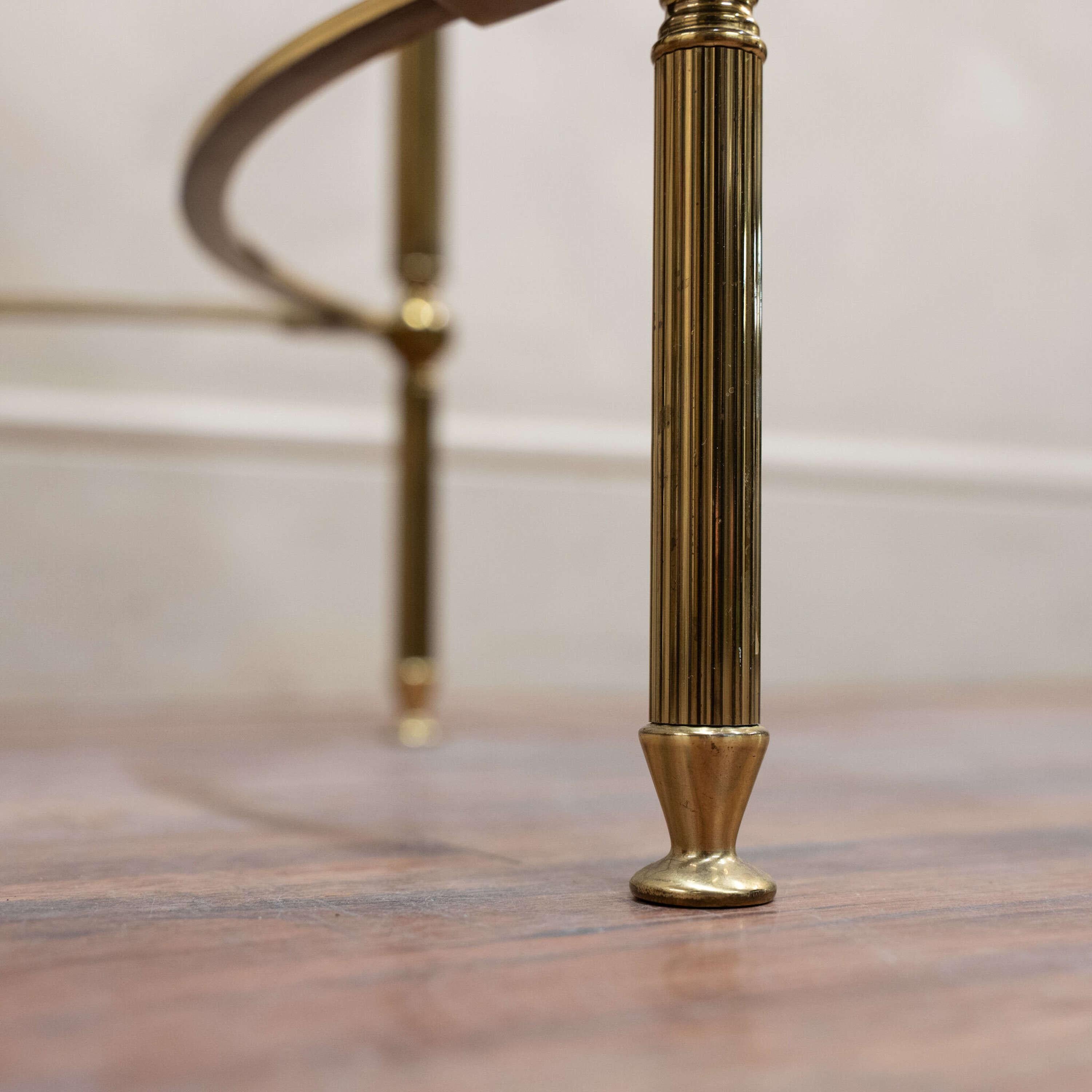 Table basse ronde en verre et laiton Maison Jansen Bon état - En vente à Southampton, GB