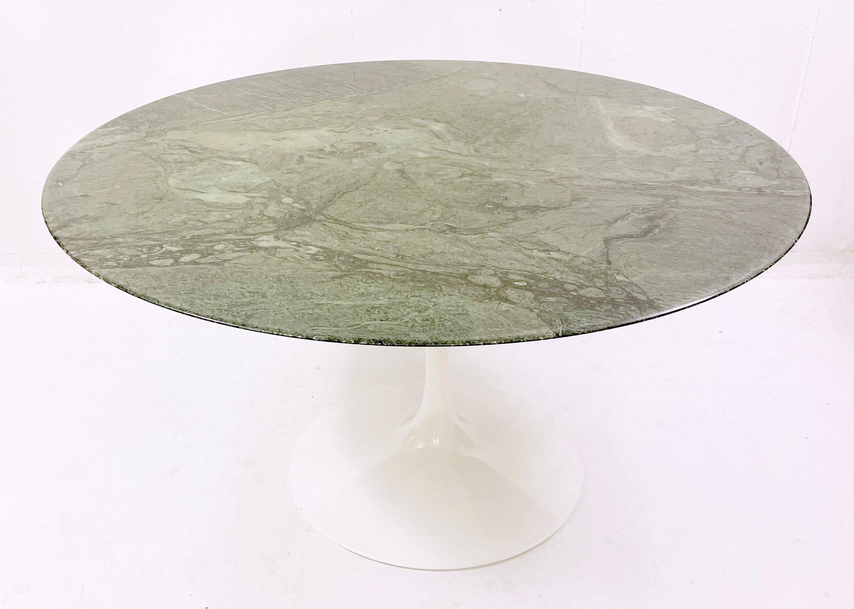 Mid-Century Round Green Marble Tulip Dining Table by Knoll, Italy 1960s 2