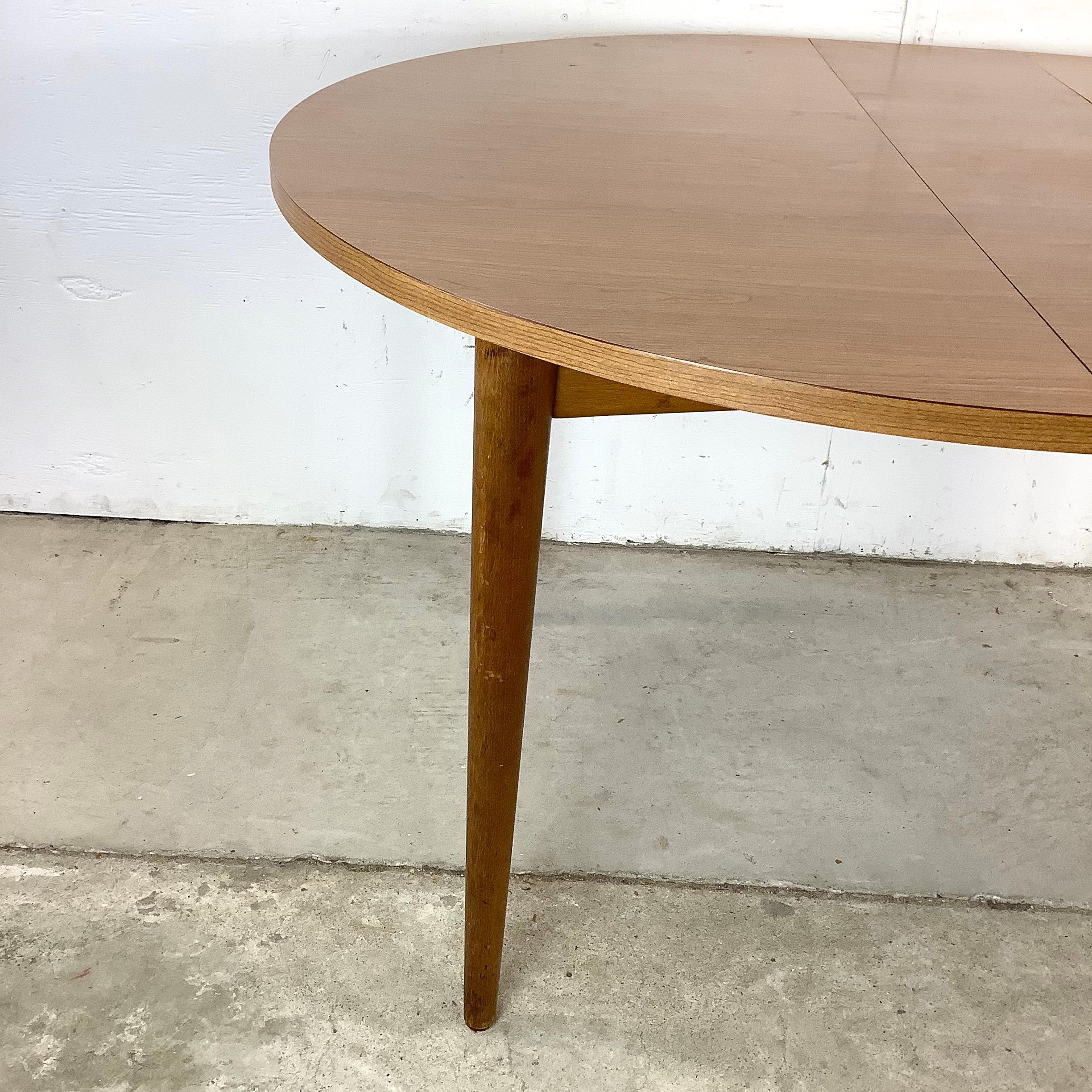 Mid-Century Round Kitchen Table W/ Leaf For Sale 3