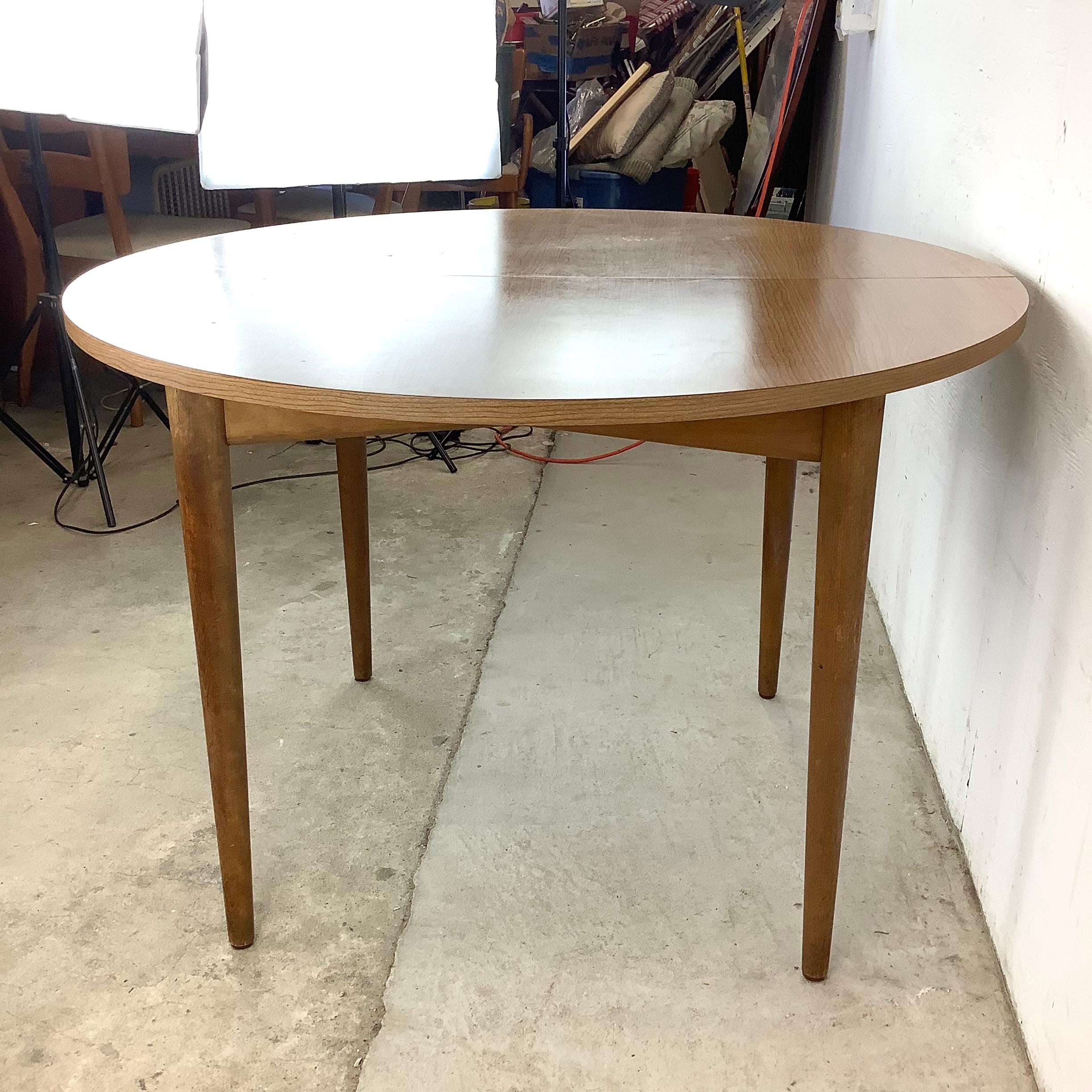 Mid-Century Round Kitchen Table W/ Leaf For Sale 9