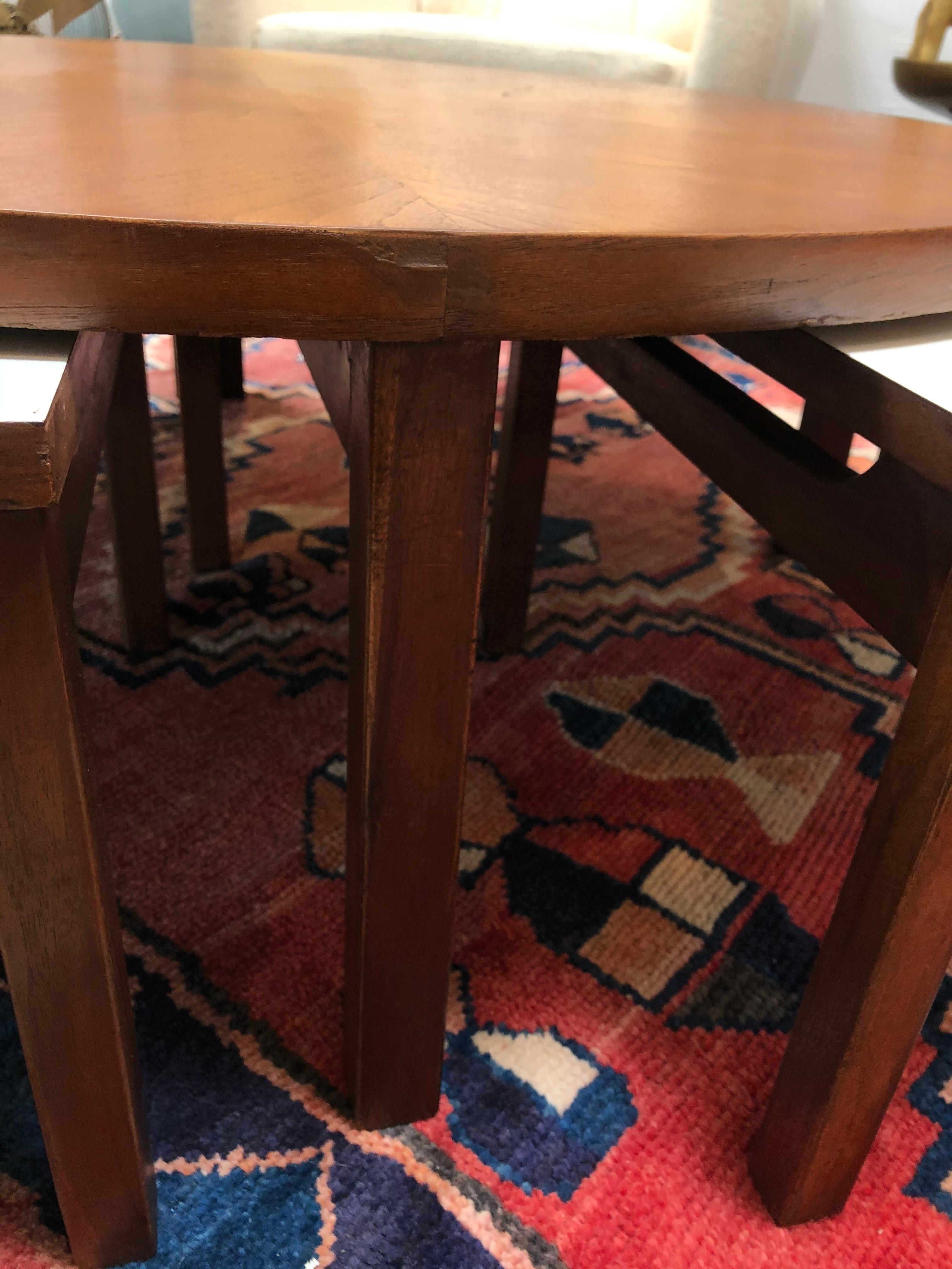 Midcentury round lane coffee table with small tables/stools that pull out from under table. All pieces fit cohesively under table. Table would be great for entertaining guests. 

Small tables/stools - 13
