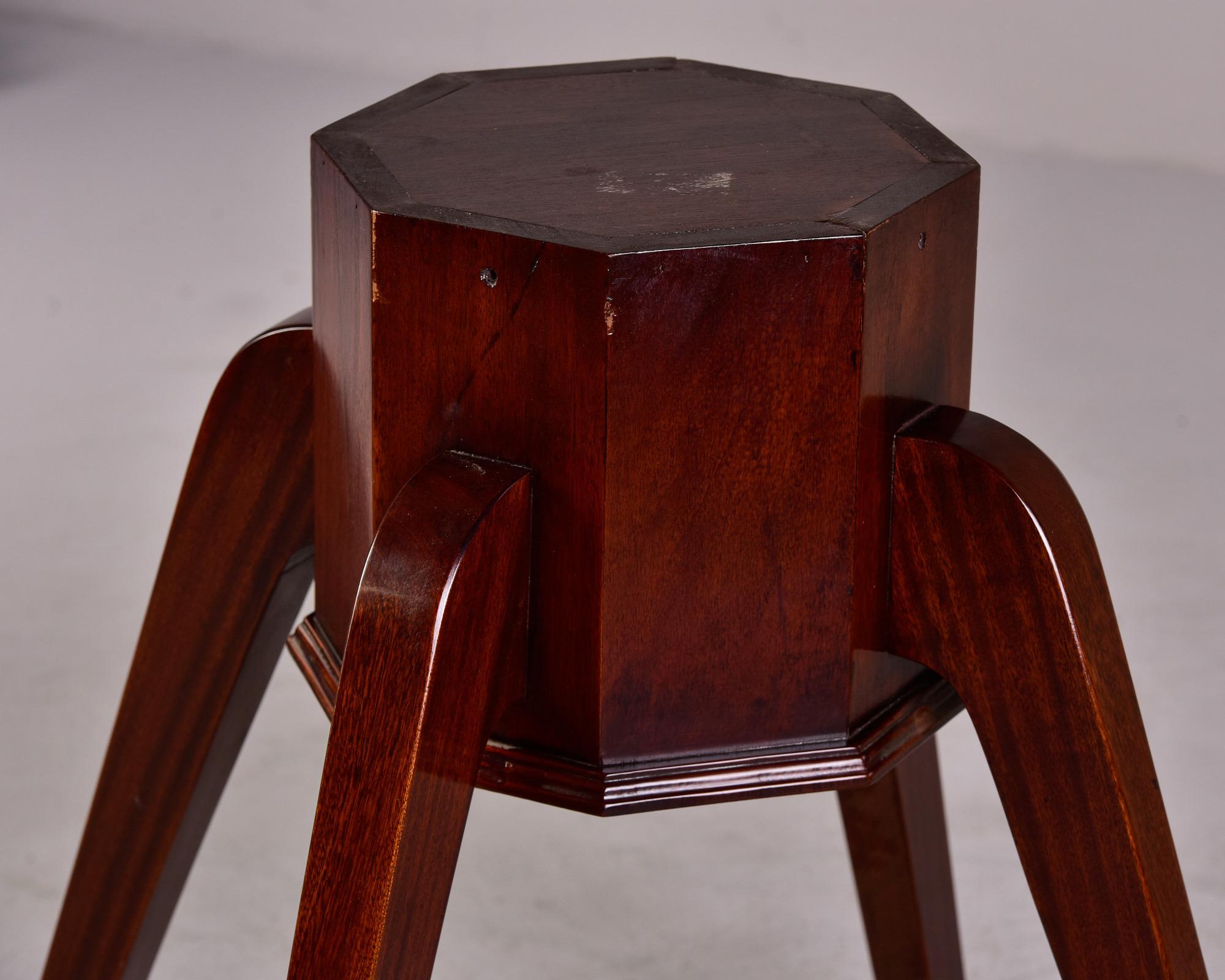 Mid-Century Round Mahogany Table For Sale 5