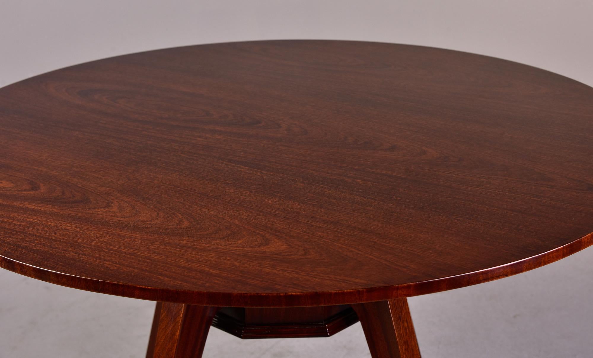 Mid-Century Round Mahogany Table In Good Condition For Sale In Troy, MI