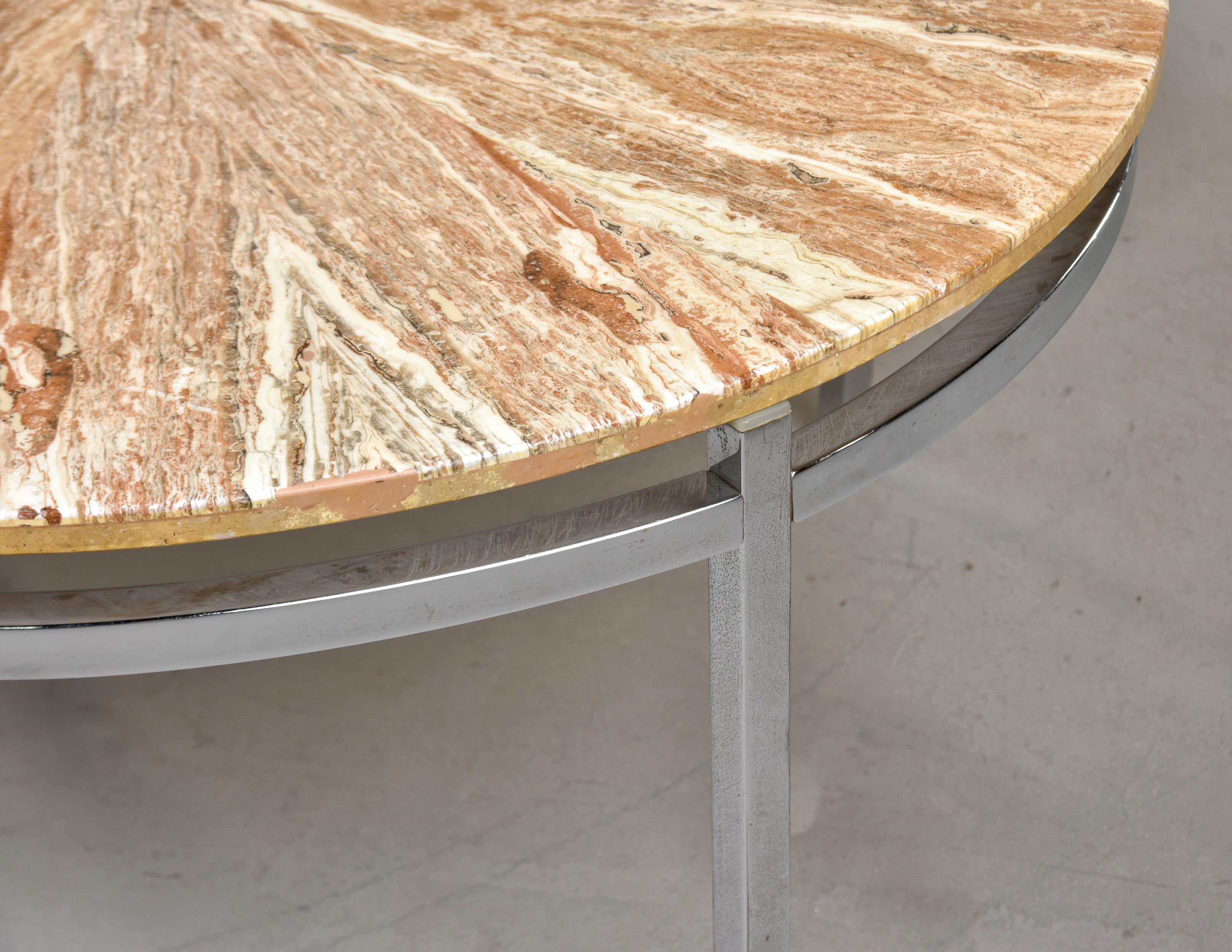 Mid Century Round Marble Top Coffee Table with Chrome Base In condizioni buone in vendita a Troy, MI