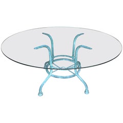 Mesa de jardín redonda de mediados de siglo con base de metal