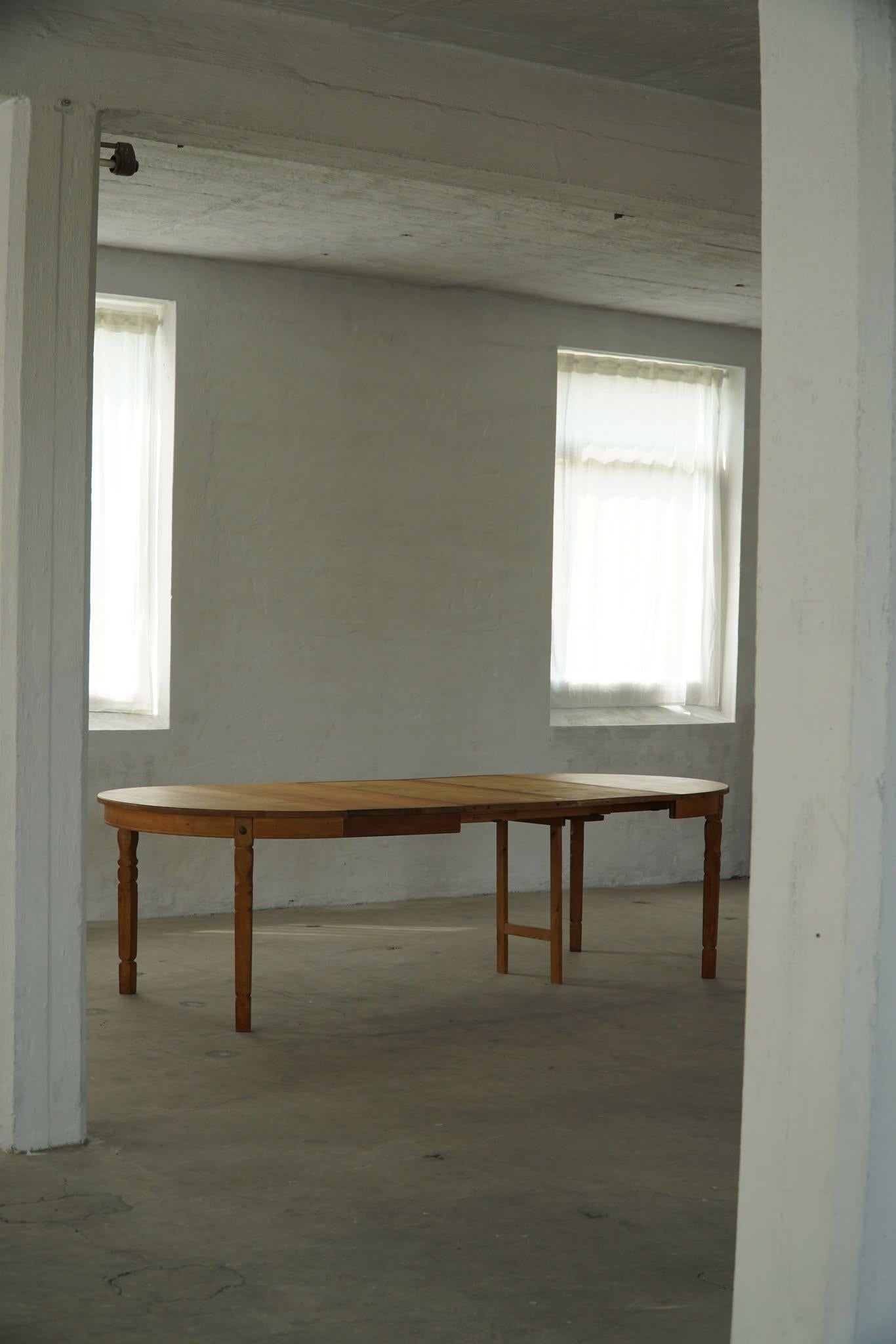 Mid-Century Round Oak Dining Table with Three Extensions, Danish Modern, 1960s For Sale 10