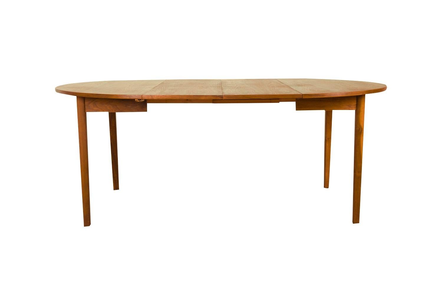 Mid-Century Round Oval Extendable Dining Table For Sale 2