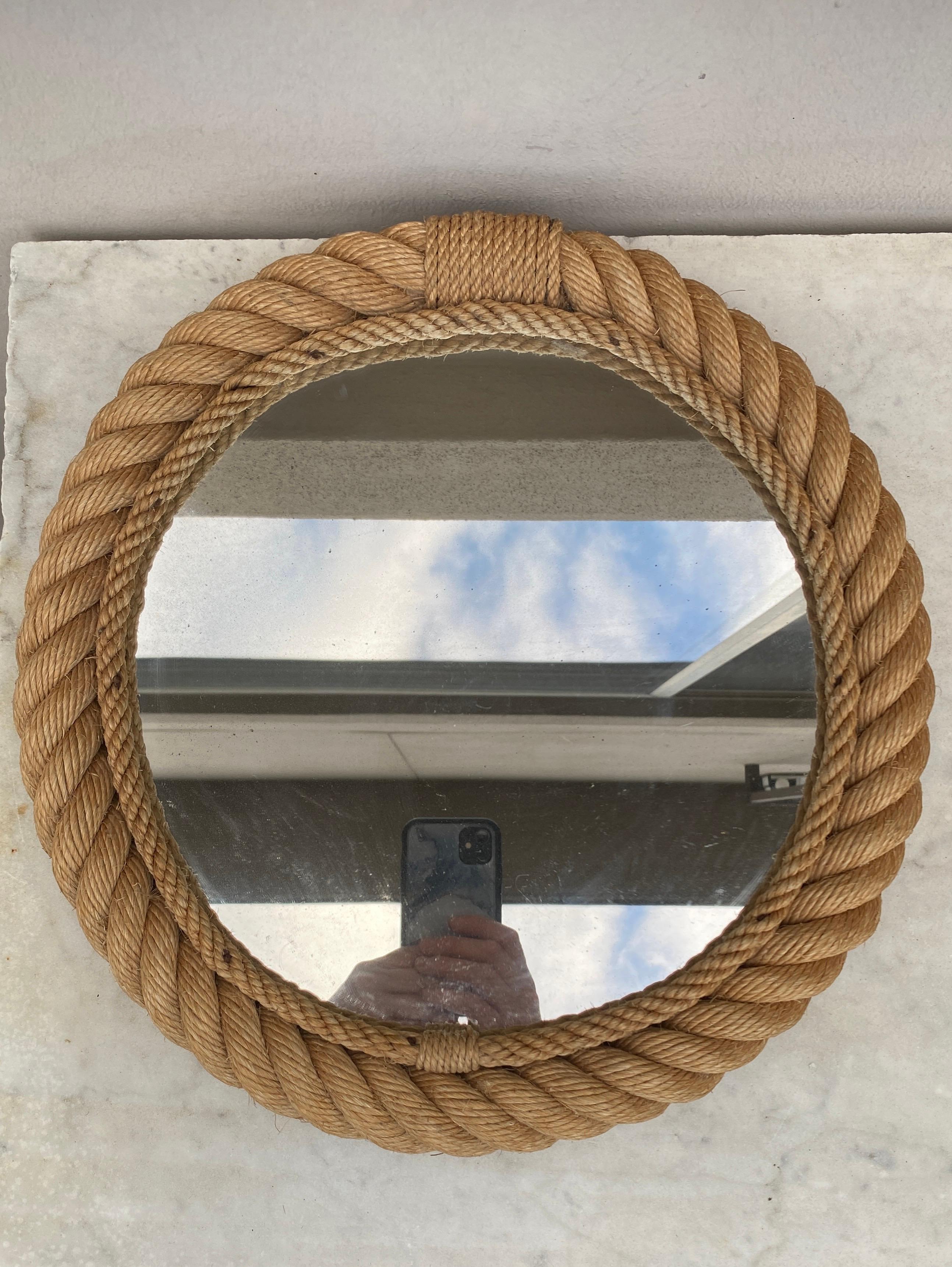 Round nautical rope mirror Audoux Minet, circa 1960.
Size: 15 inches diameter.