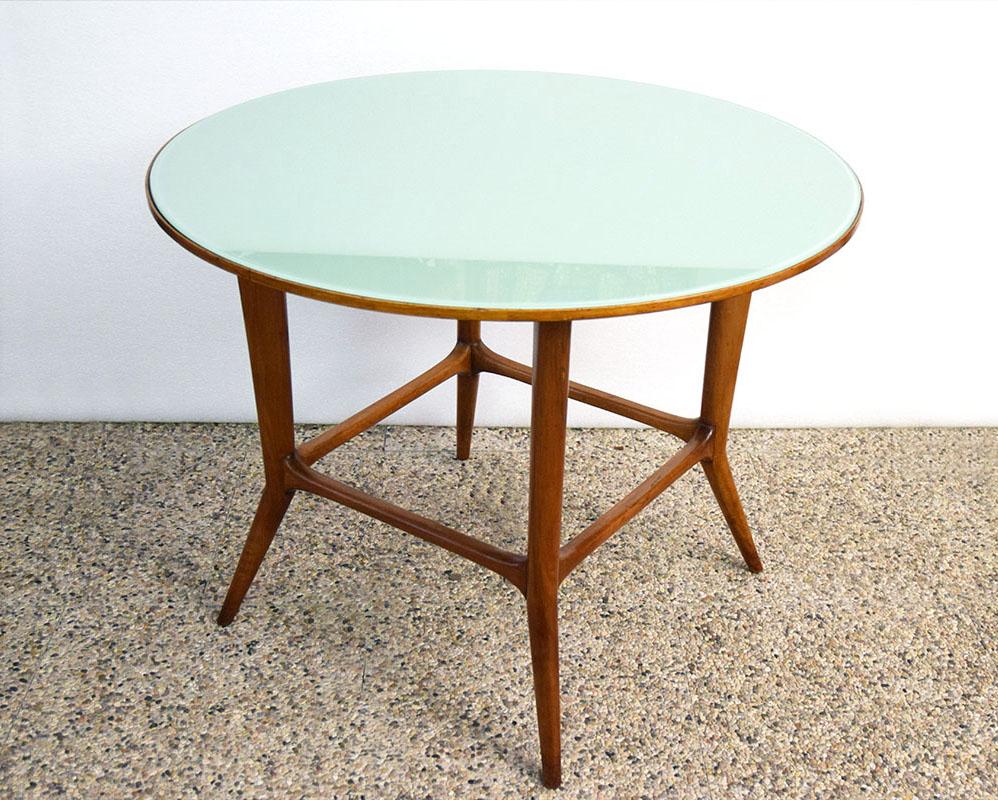 Round table from the 1950s attributed to Ico Parisi.
Solid walnut wood structure with interlocking leg joints, back-painted glass top.
In excellent condition.