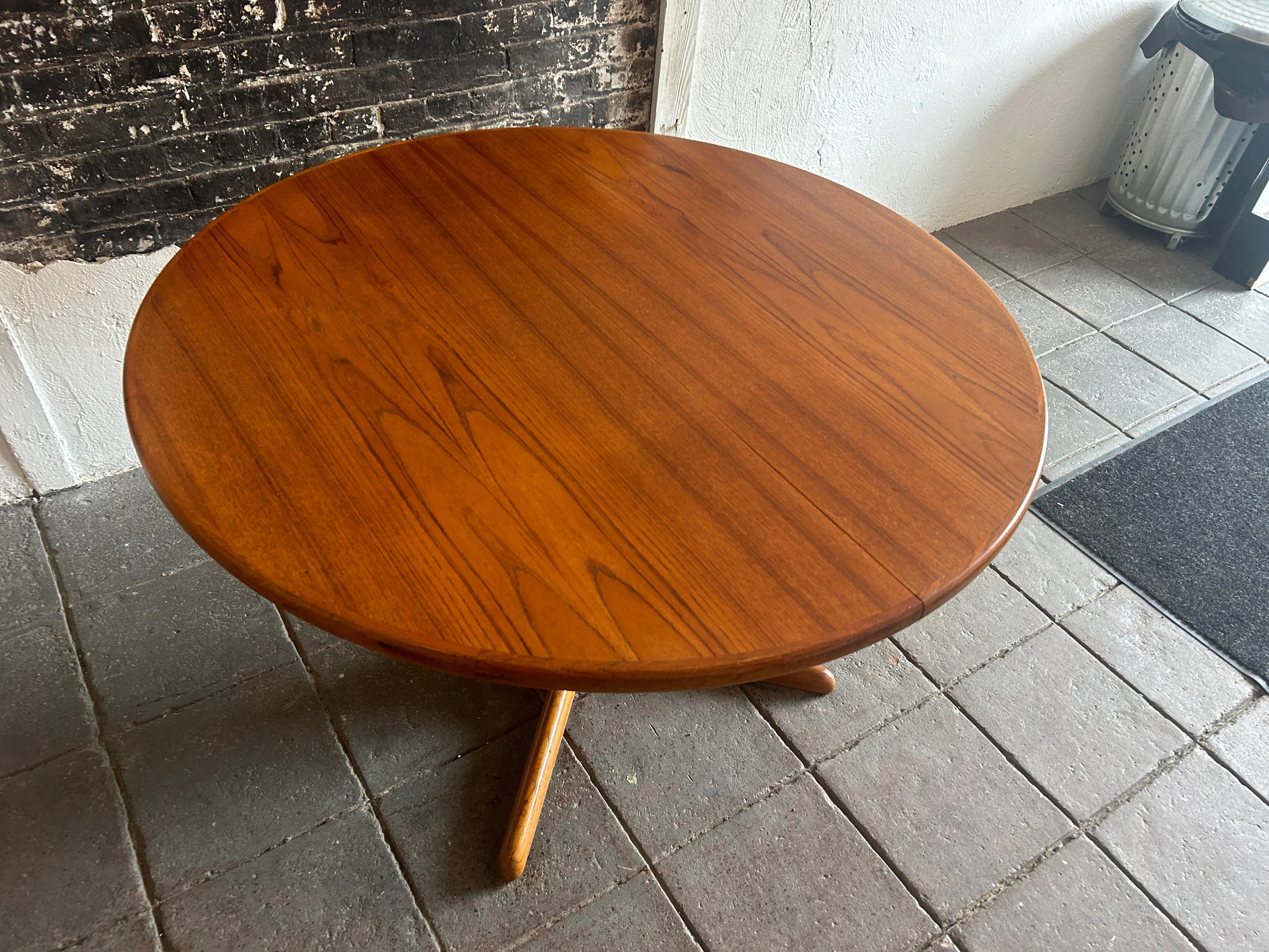 mid century modern round extendable dining table