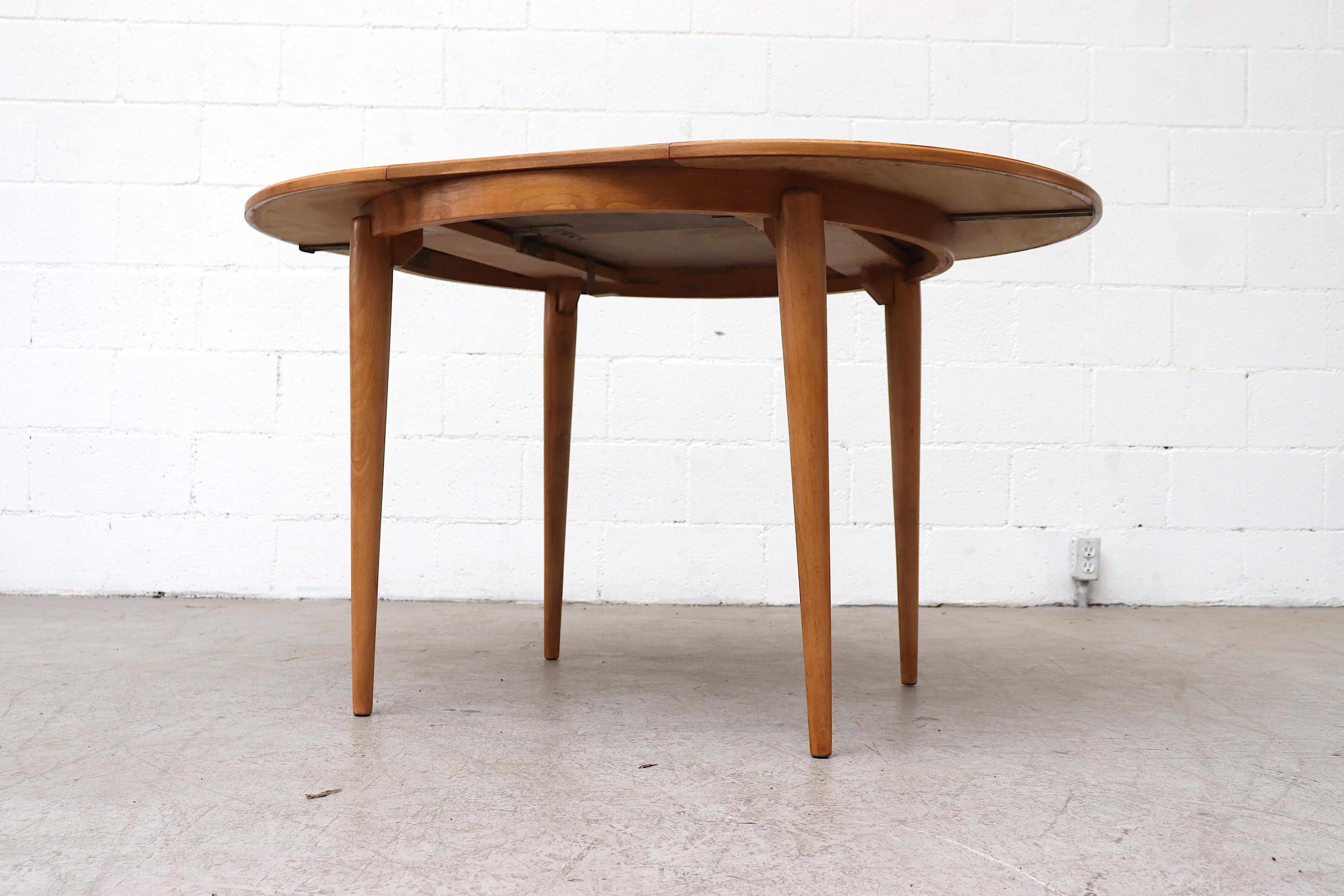 Midcentury Round Teak Dining Table with Hidden Leaf In Good Condition In Los Angeles, CA