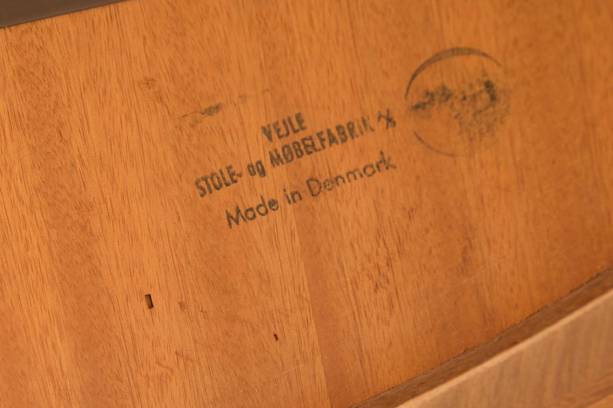 Ausziehbarer Esstisch aus Teakholz aus der Mitte des Jahrhunderts aus Vejle Mobelfabrik Dänemark. im Angebot 11