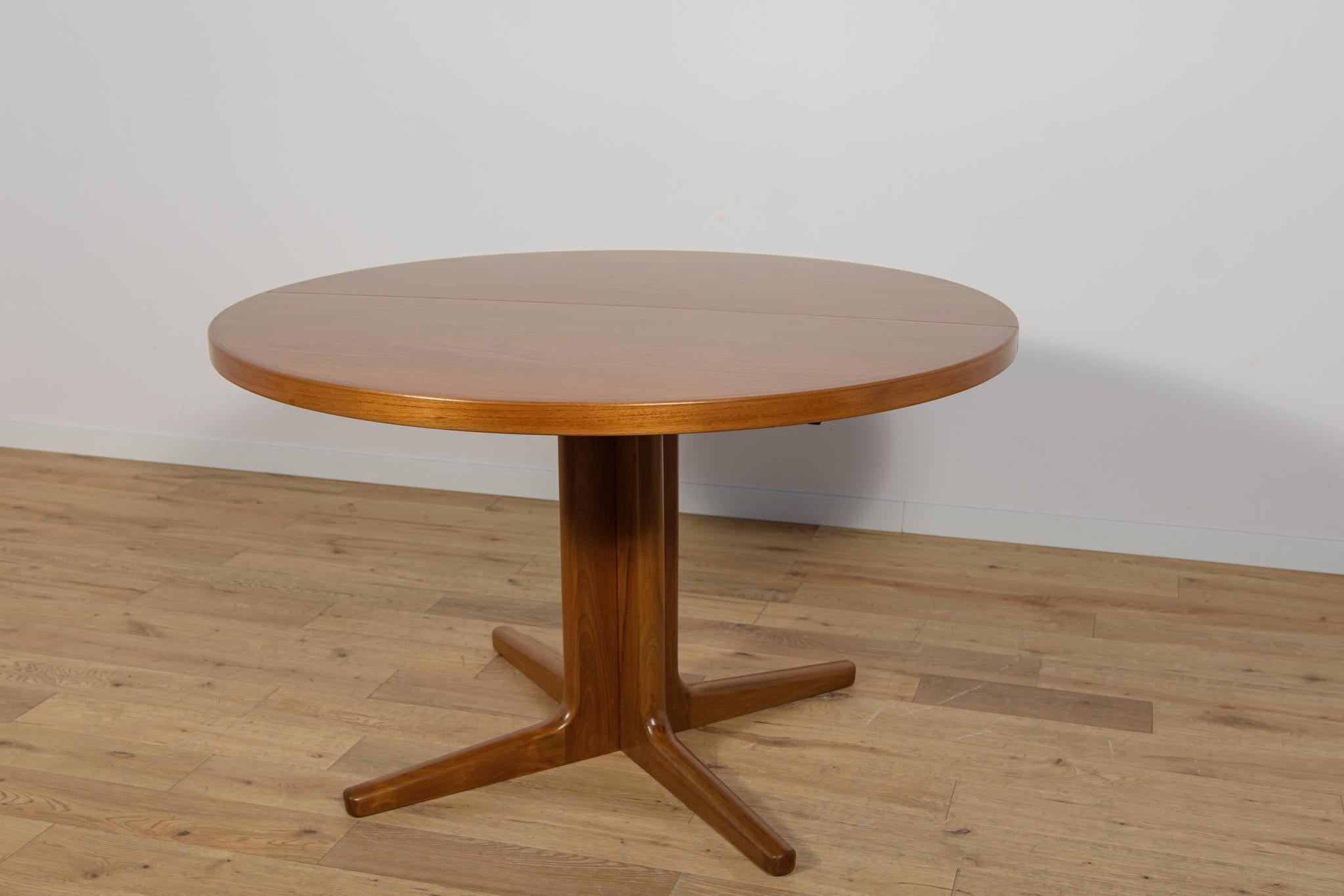 Ausziehbarer Esstisch aus Teakholz aus der Mitte des Jahrhunderts aus Vejle Mobelfabrik Dänemark. (Dänisch) im Angebot