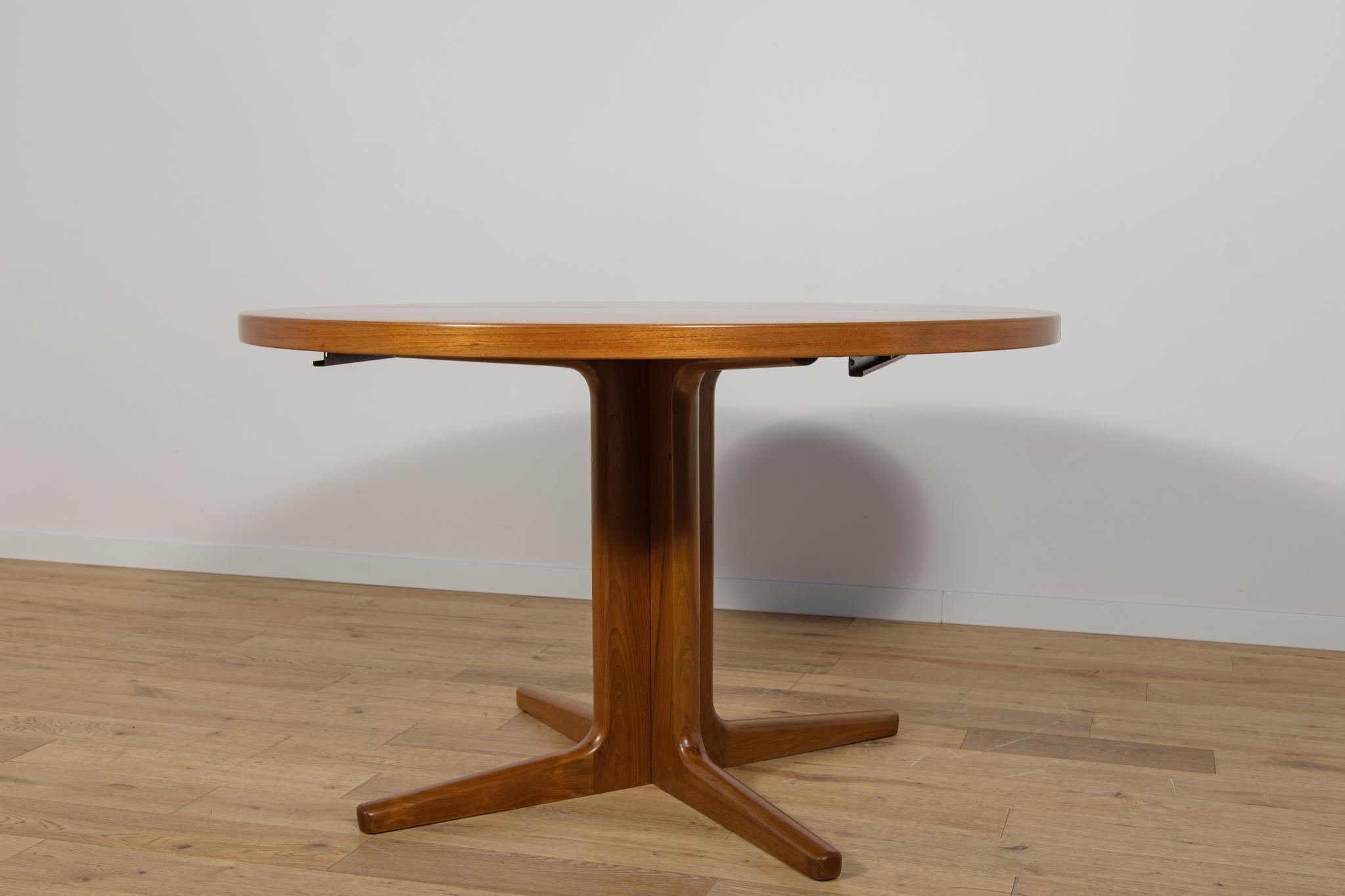 Ausziehbarer Esstisch aus Teakholz aus der Mitte des Jahrhunderts aus Vejle Mobelfabrik Dänemark. (Holzarbeit) im Angebot