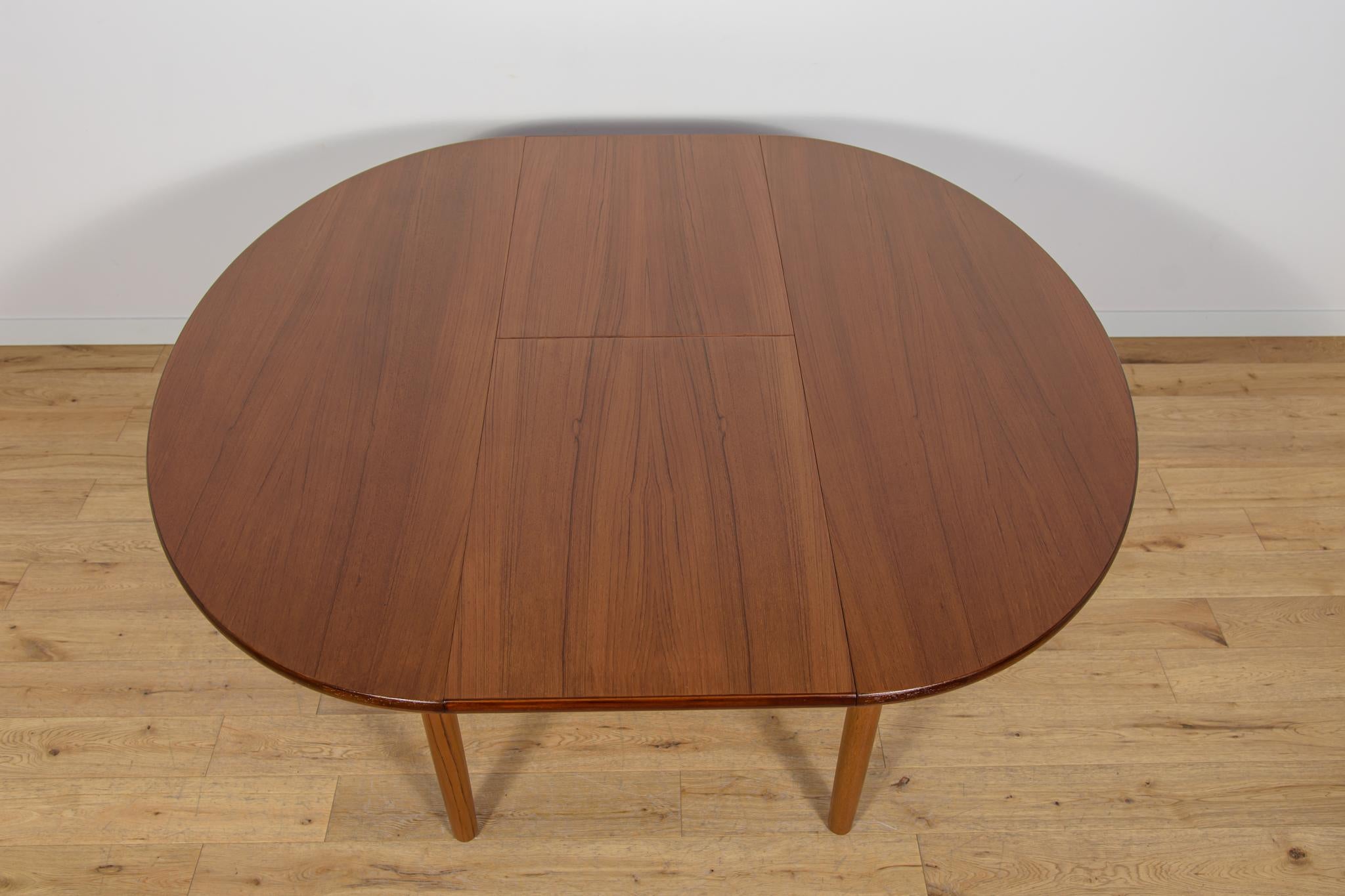 Mid-Century Round Teak Extendable Dining Table, United Knigdom, 1960s For Sale 3